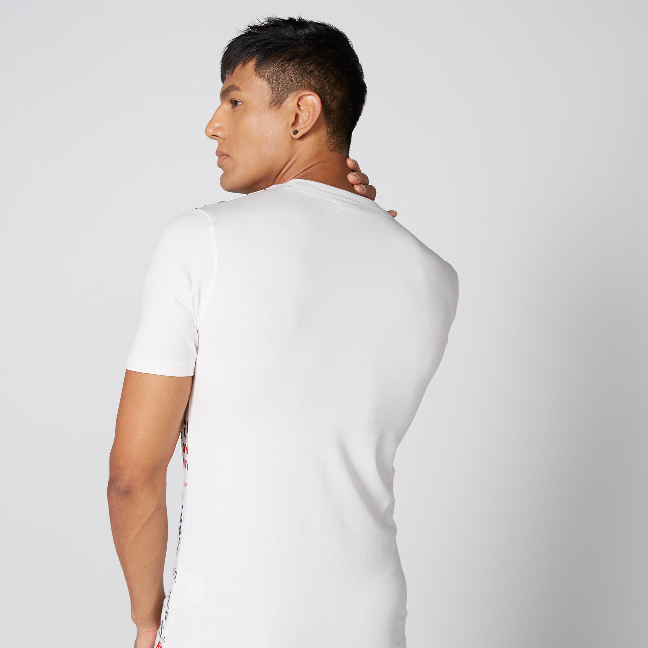 تيشيرت بأكمام قصيرة وياقة مستديرة مزيّن بطبعات ميكي ماوس-men-clothing-tshirtsandpolos-tshirts-image-2