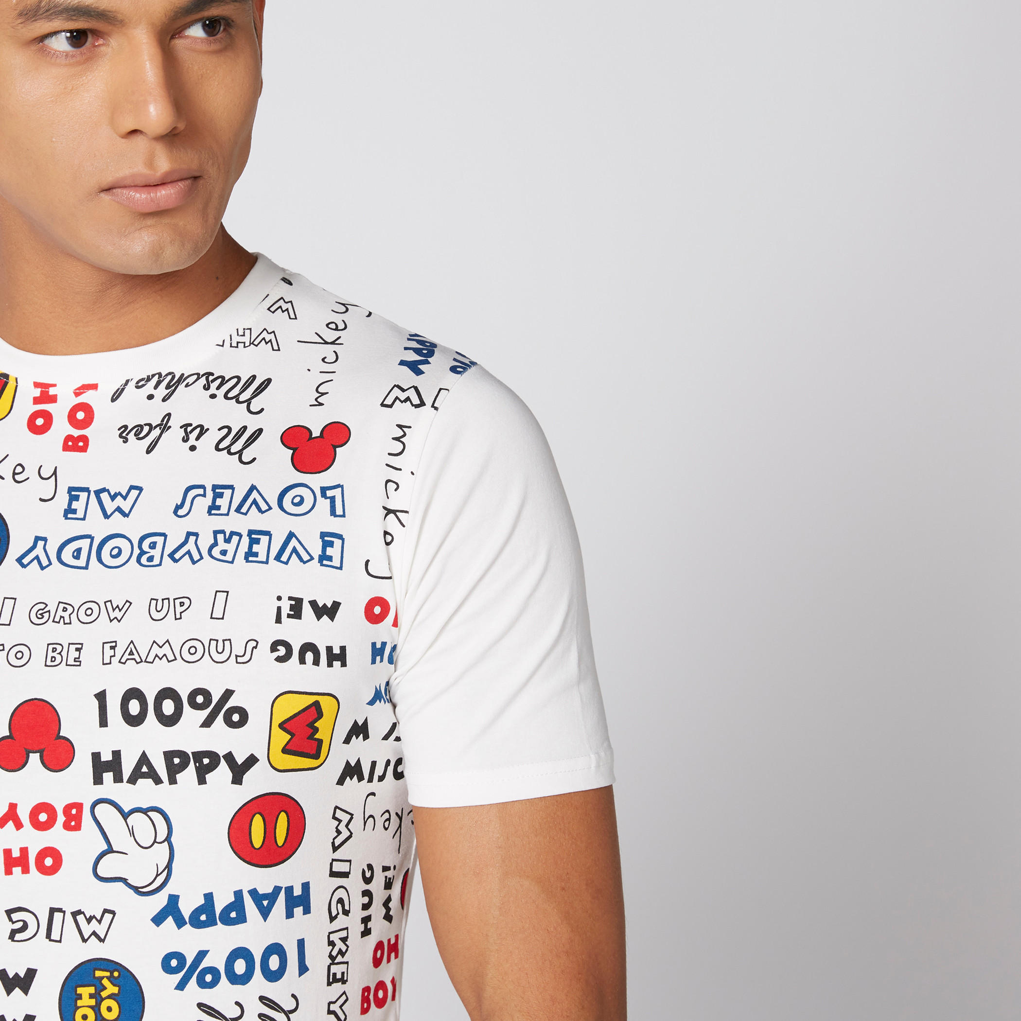 تيشيرت بأكمام قصيرة وياقة مستديرة مزيّن بطبعات ميكي ماوس-men-clothing-tshirtsandpolos-tshirts-image-3