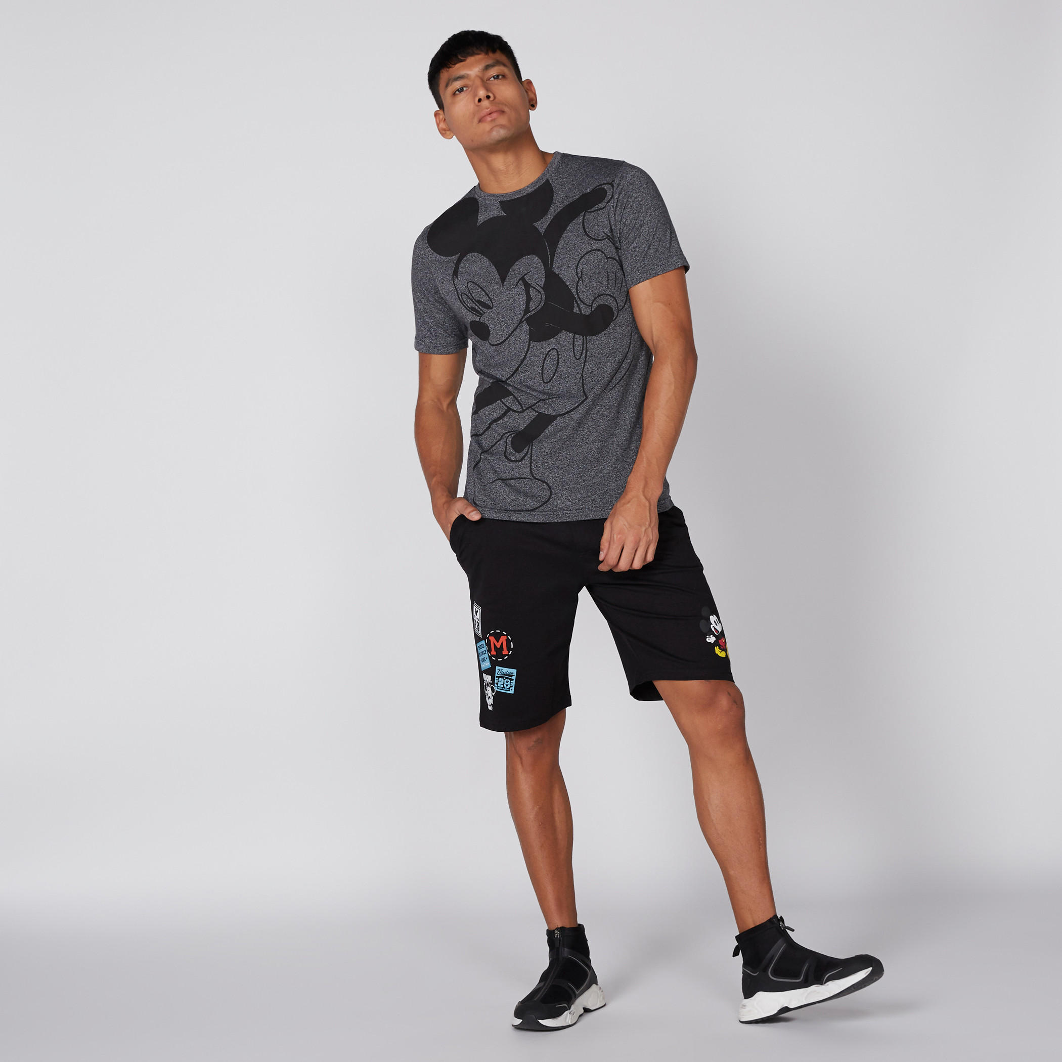 تيشيرت بياقة مستديرة وأكمام قصيرة وطبعات ميكي ماوس-men-clothing-tshirtsandpolos-tshirts-image-3