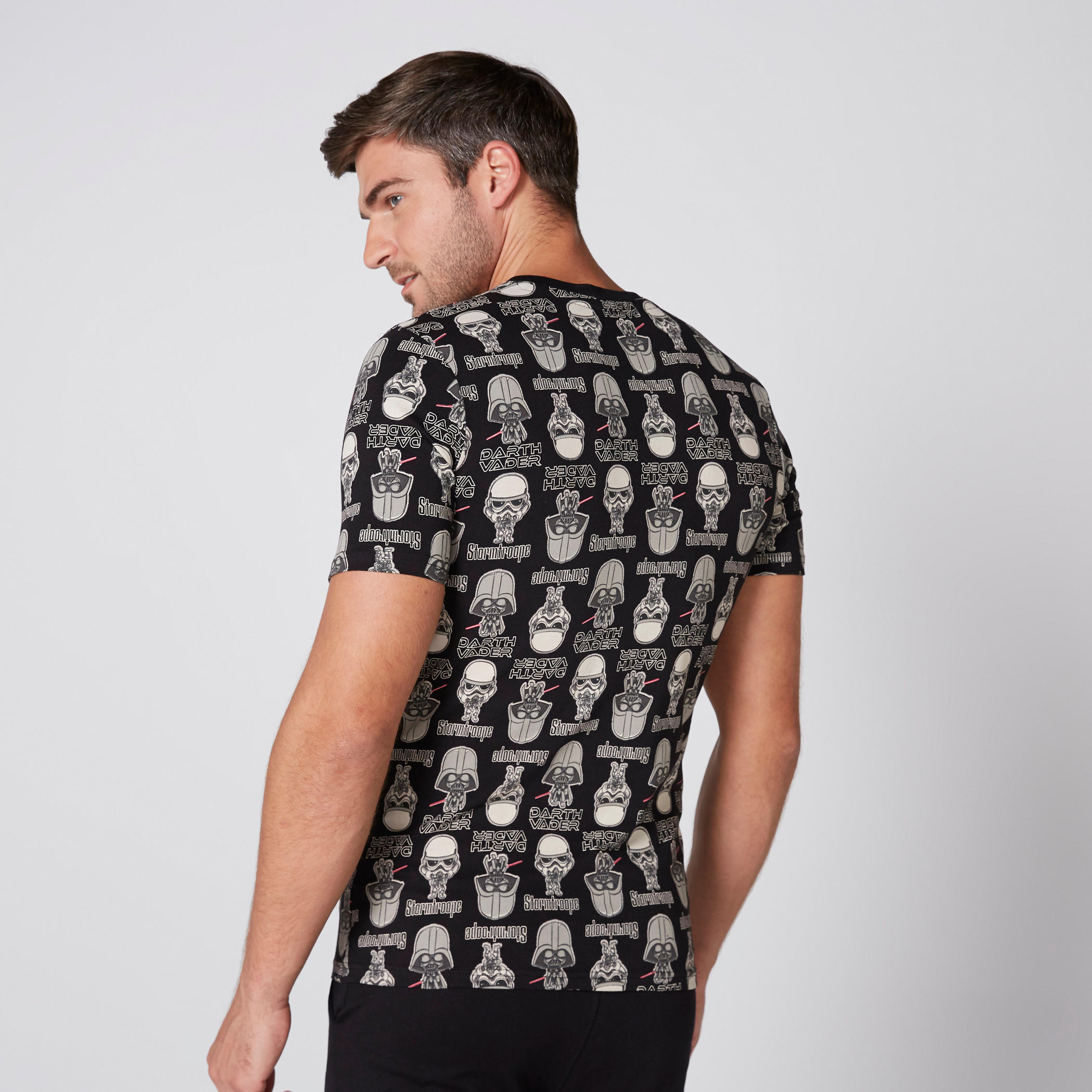 تيشيرت بياقة ضيقة وأكمام قصيرة وطبعات ستار وورز-men-clothing-tshirtsandpolos-tshirts-image-3