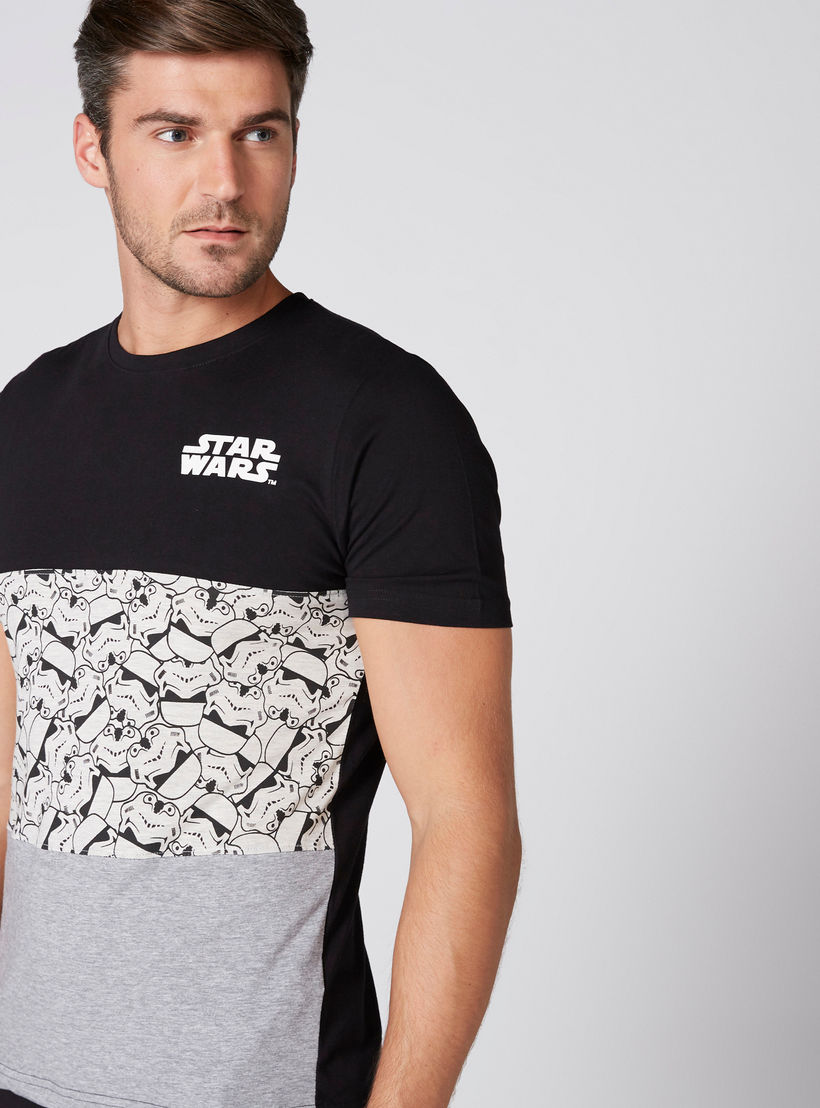 تيشيرت بياقة مستديرة وأكمام قصيرة وطبعات ستار وورز-men-clothing-tshirtsandpolos-tshirts-image-1