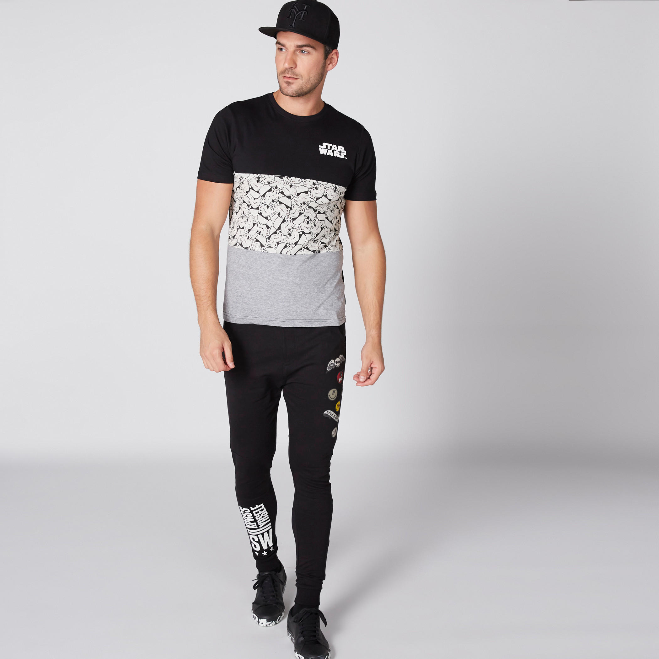تيشيرت بياقة مستديرة وأكمام قصيرة وطبعات ستار وورز-men-clothing-tshirtsandpolos-tshirts-image-3