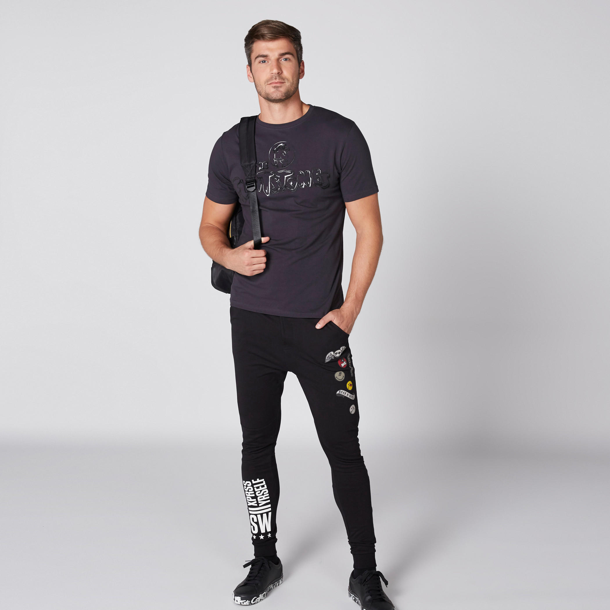 تيشيرت بياقة مستديرة وأكمام قصيرة وطبعات ذا فلينتستونز-men-clothing-tshirtsandpolos-tshirts-image-3