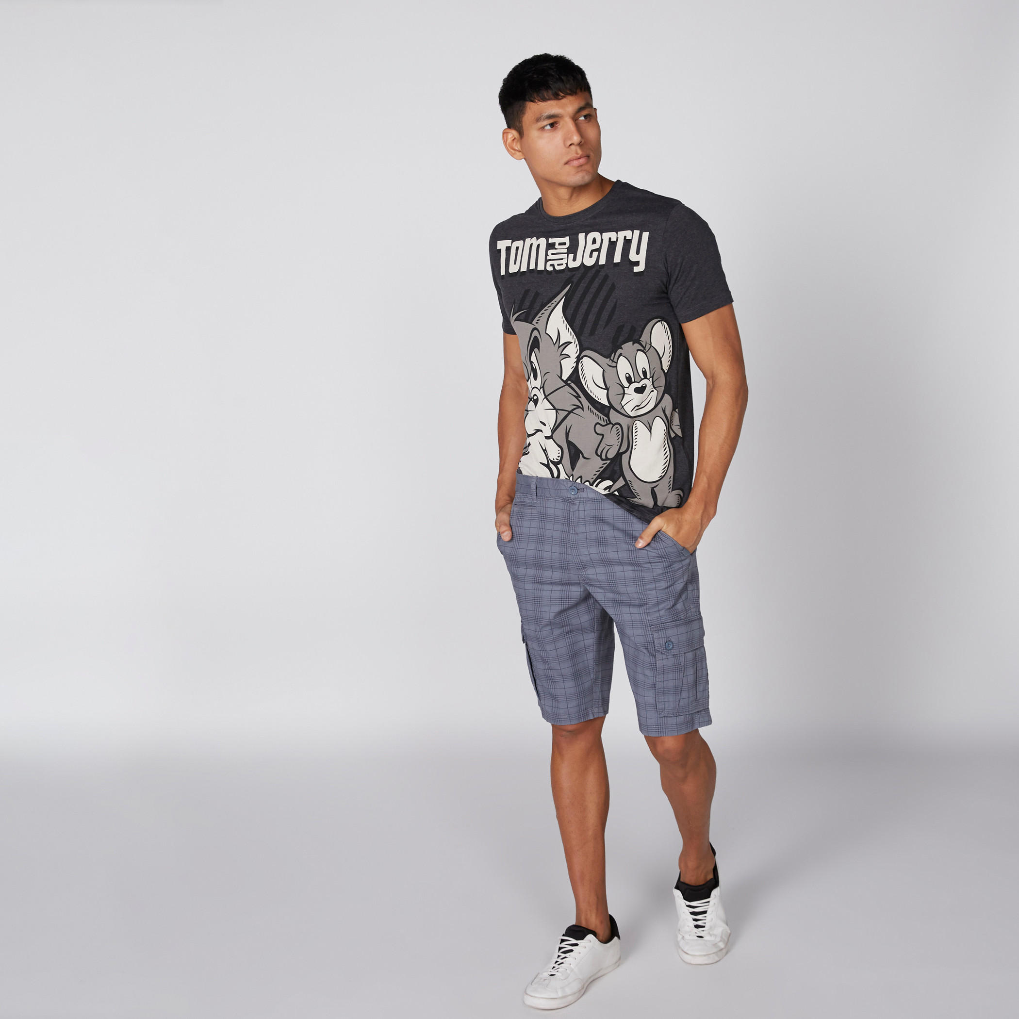 تيشيرت بياقة مستديرة وأكمام قصيرة وطبعات توم آند جيري-men-clothing-tshirtsandpolos-tshirts-image-3