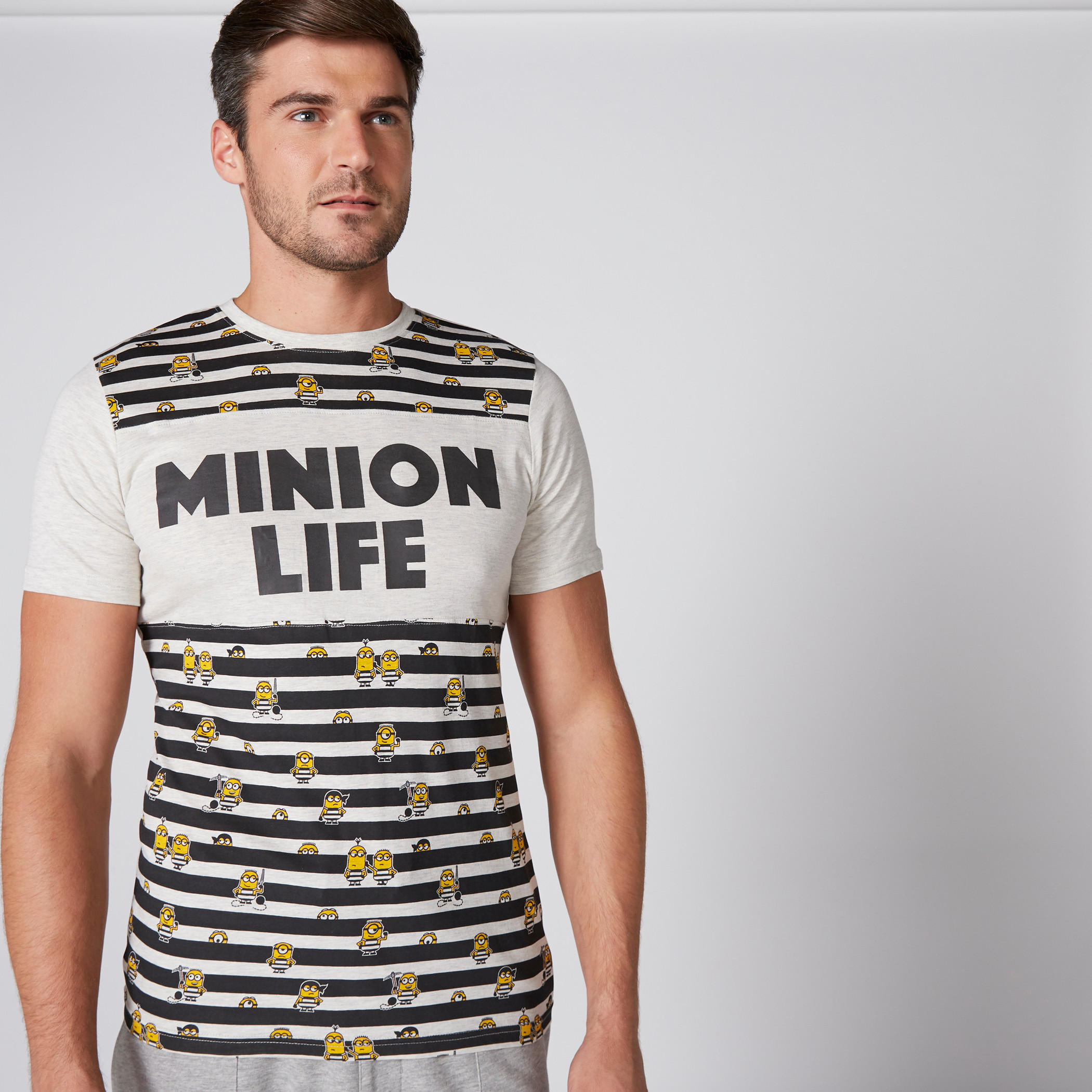 تيشيرت بياقة مستديرة وأكمام قصيرة وطبعات مينيون-men-clothing-tshirtsandpolos-tshirts-image-2