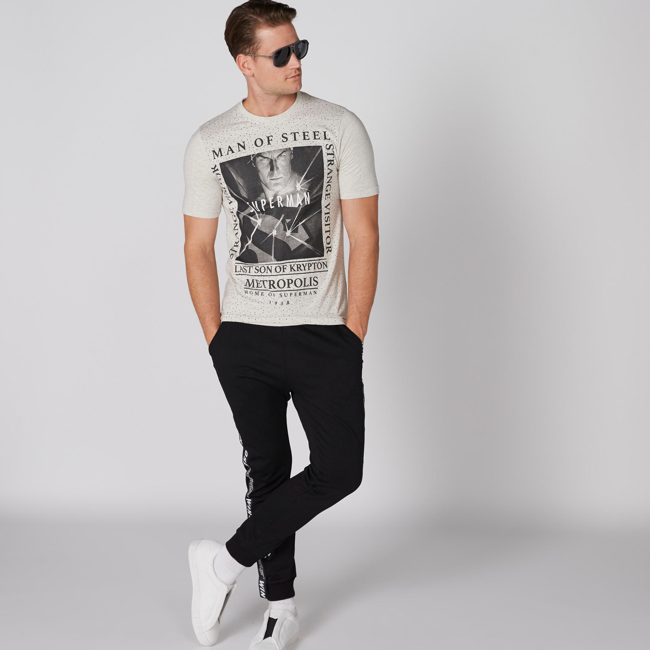 تيشيرت بأكمام قصيرة وياقة ضيقة وطبعات سوبرمان-men-clothing-tshirtsandpolos-tshirts-image-1