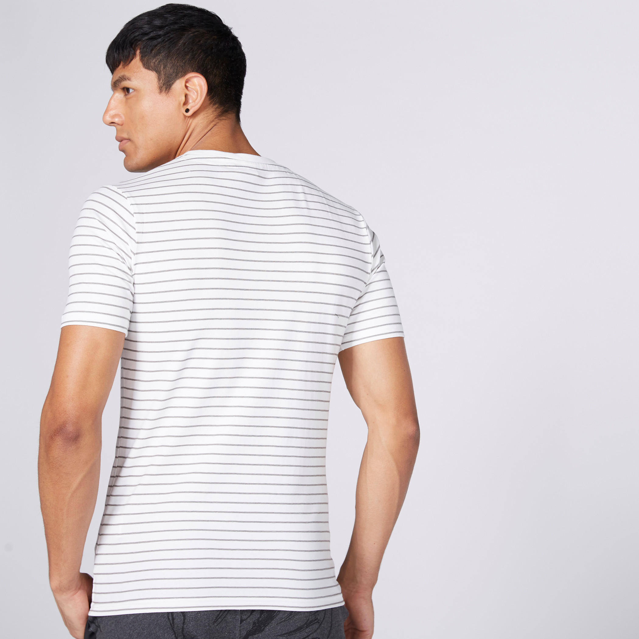 تيشيرت بياقة ضيّقة وأكمام قصيرة وطبعات باتمان-men-clothing-tshirtsandpolos-tshirts-image-2