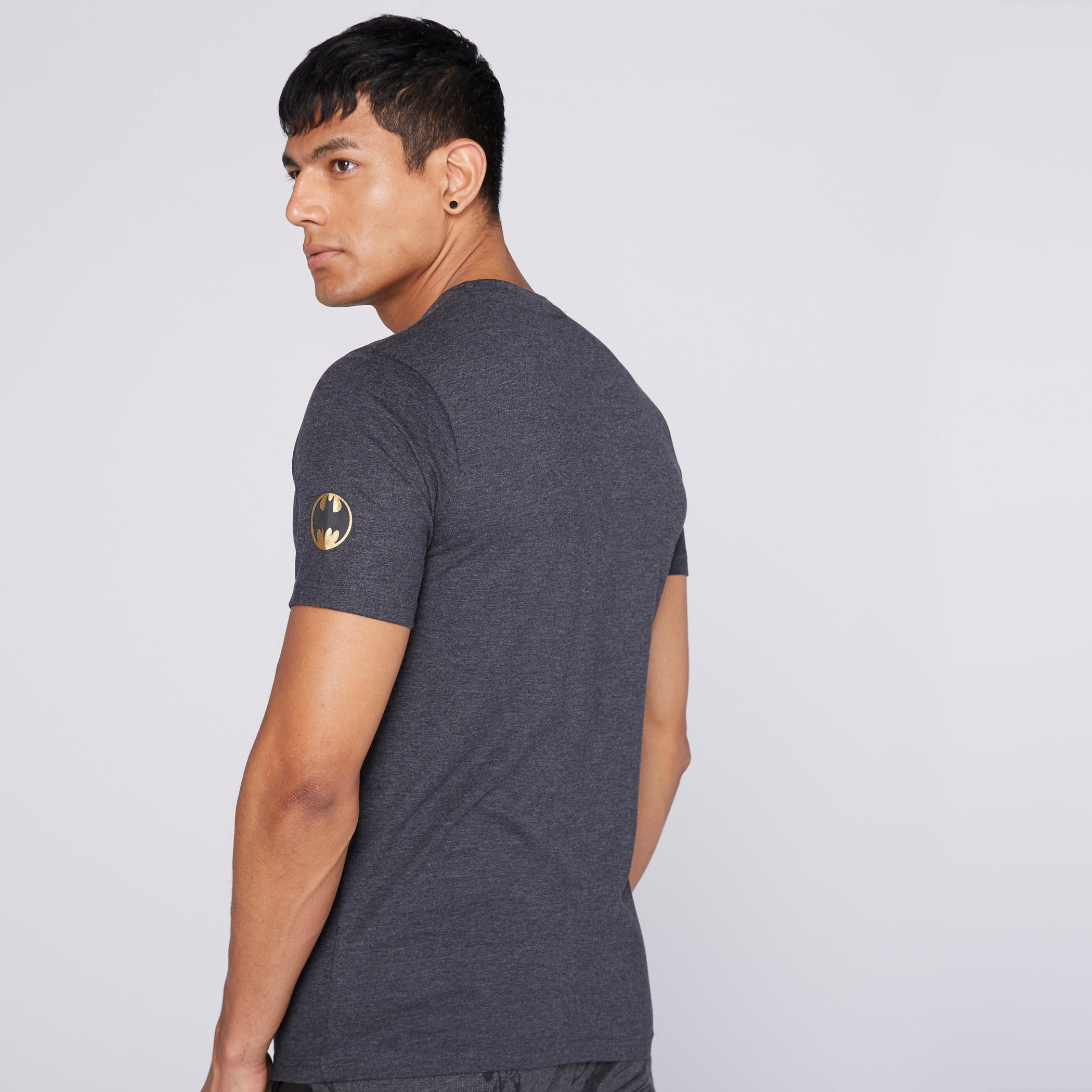 تيشيرت بياقة ضيّقة وأكمام قصيرة وطبعات باتمان-men-clothing-tshirtsandpolos-tshirts-image-3