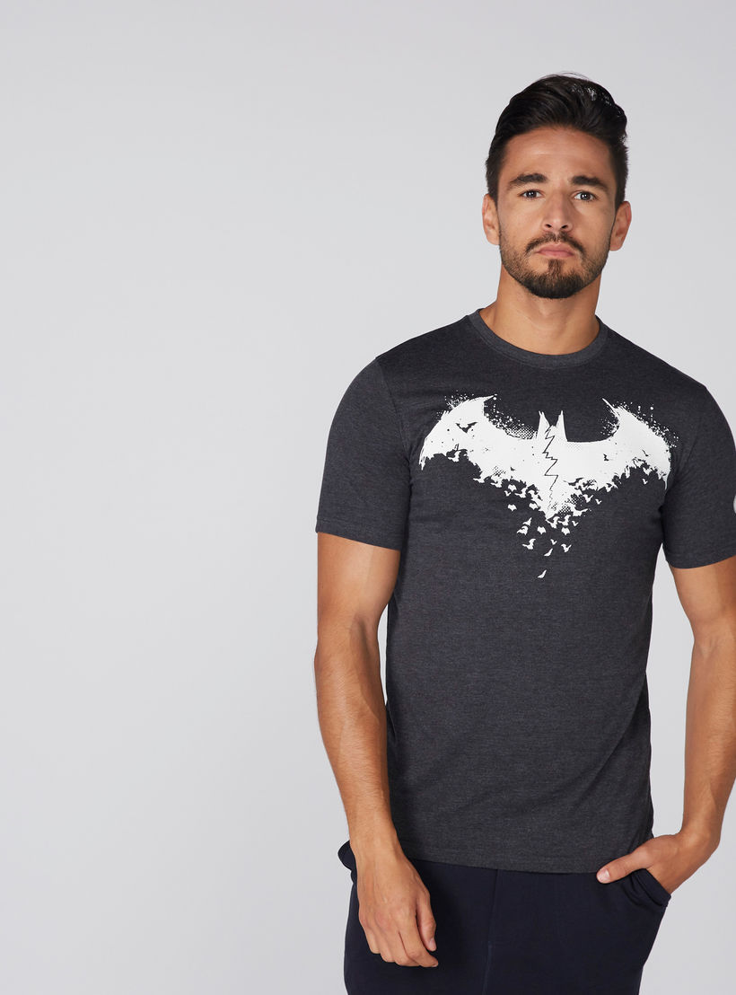 تيشيرت بأكمام قصيرة وياقة مستديرة وطبعات باتمان-men-clothing-tshirtsandpolos-tshirts-image-1