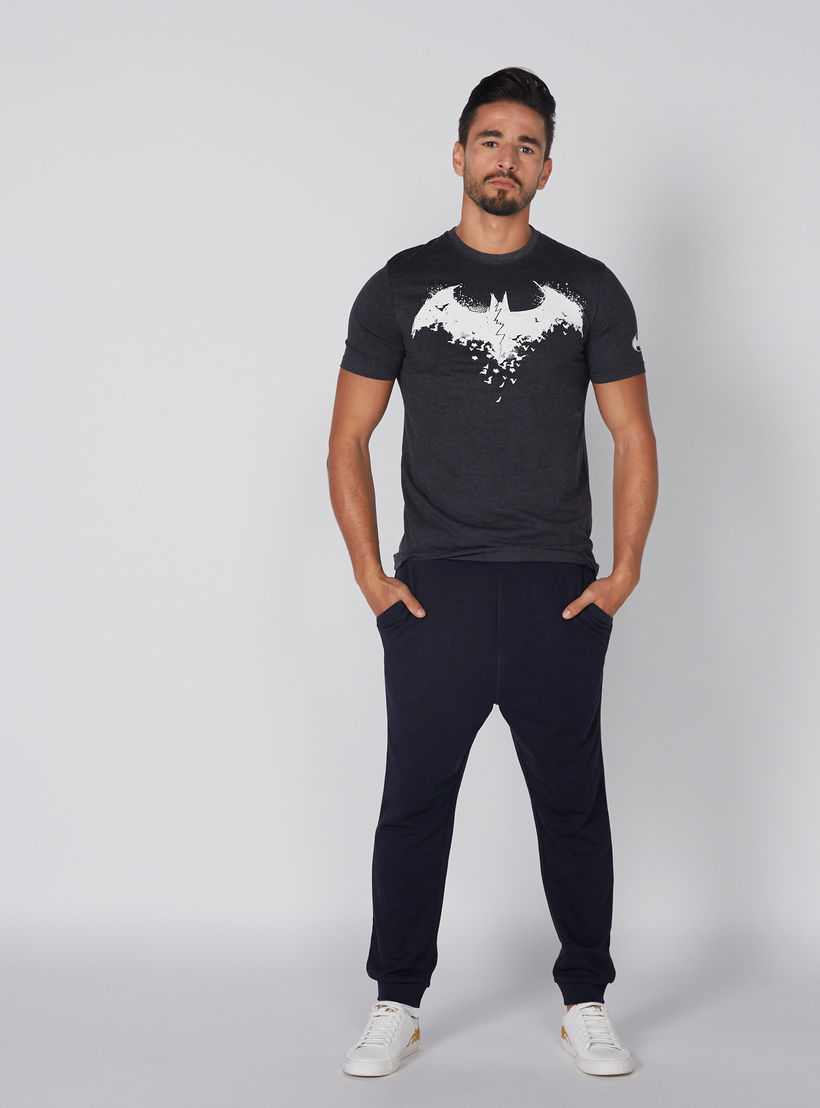 تيشيرت بأكمام قصيرة وياقة مستديرة وطبعات باتمان-men-clothing-tshirtsandpolos-tshirts-image-3
