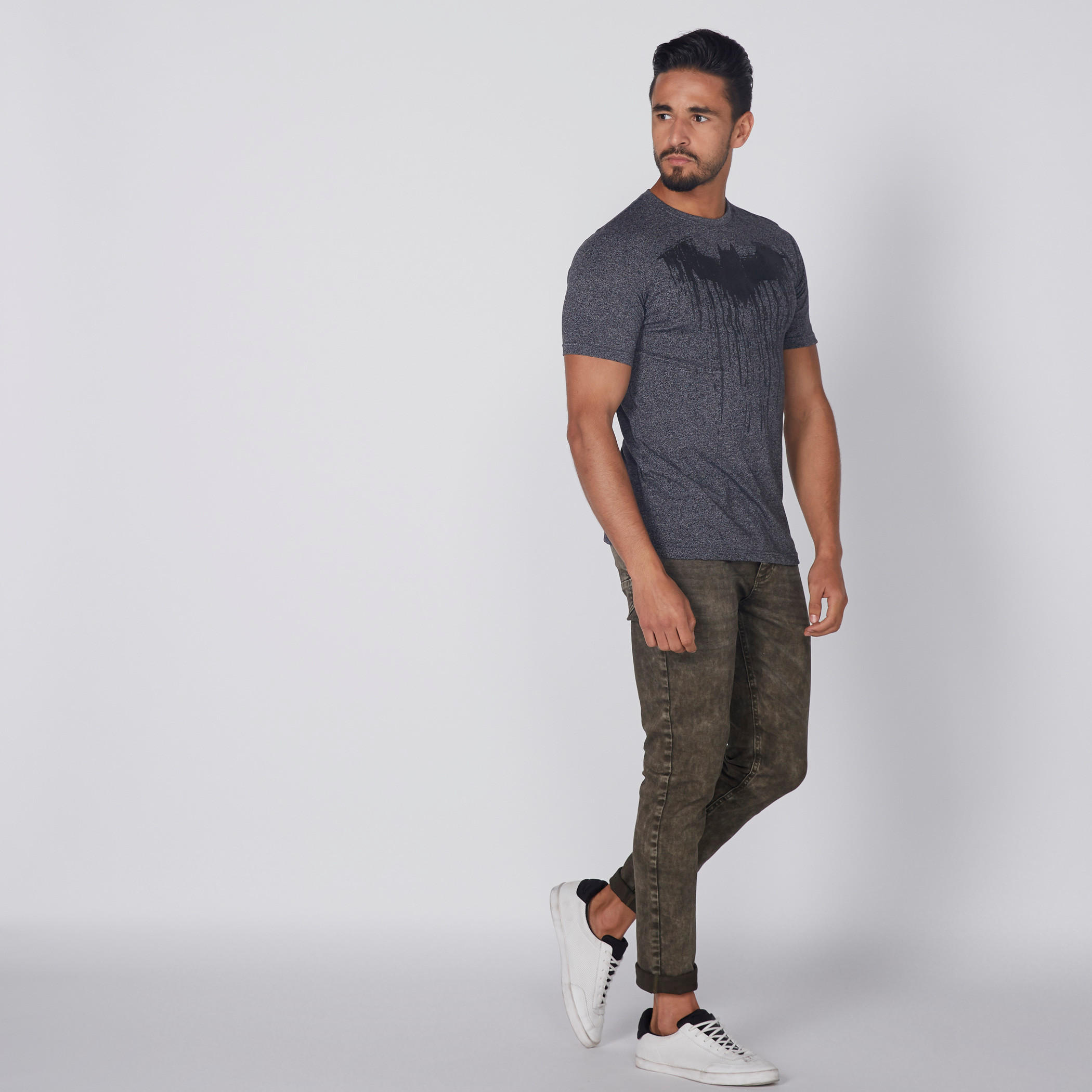 تيشيرت بياقة ضيّقة وأكمام قصيرة وطبعات باتمان-men-clothing-tshirtsandpolos-tshirts-image-3