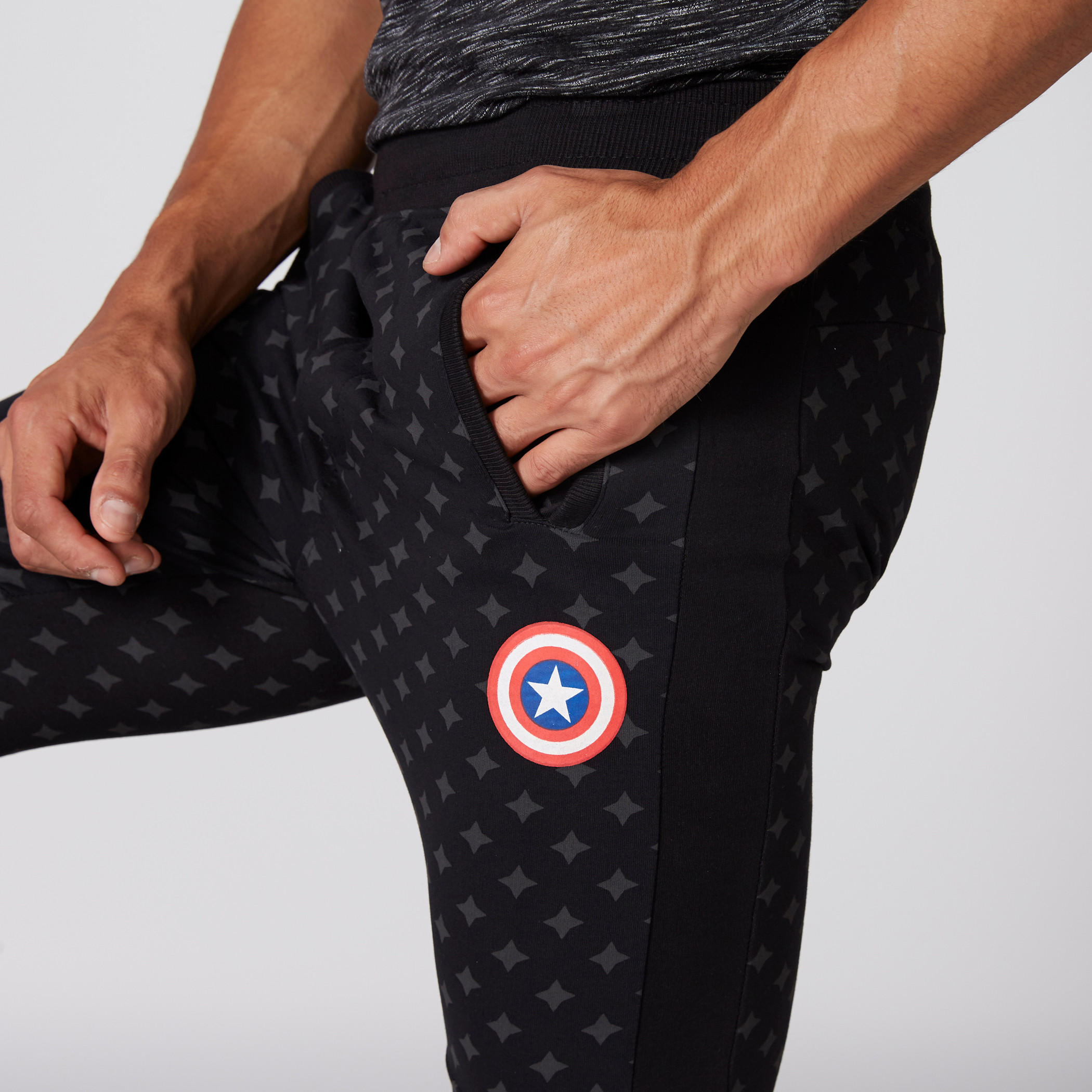 بنطال رياضي بخصر مطّاطي وطبعات كابتن أمريكا-men-clothing-bottoms-joggers-image-4