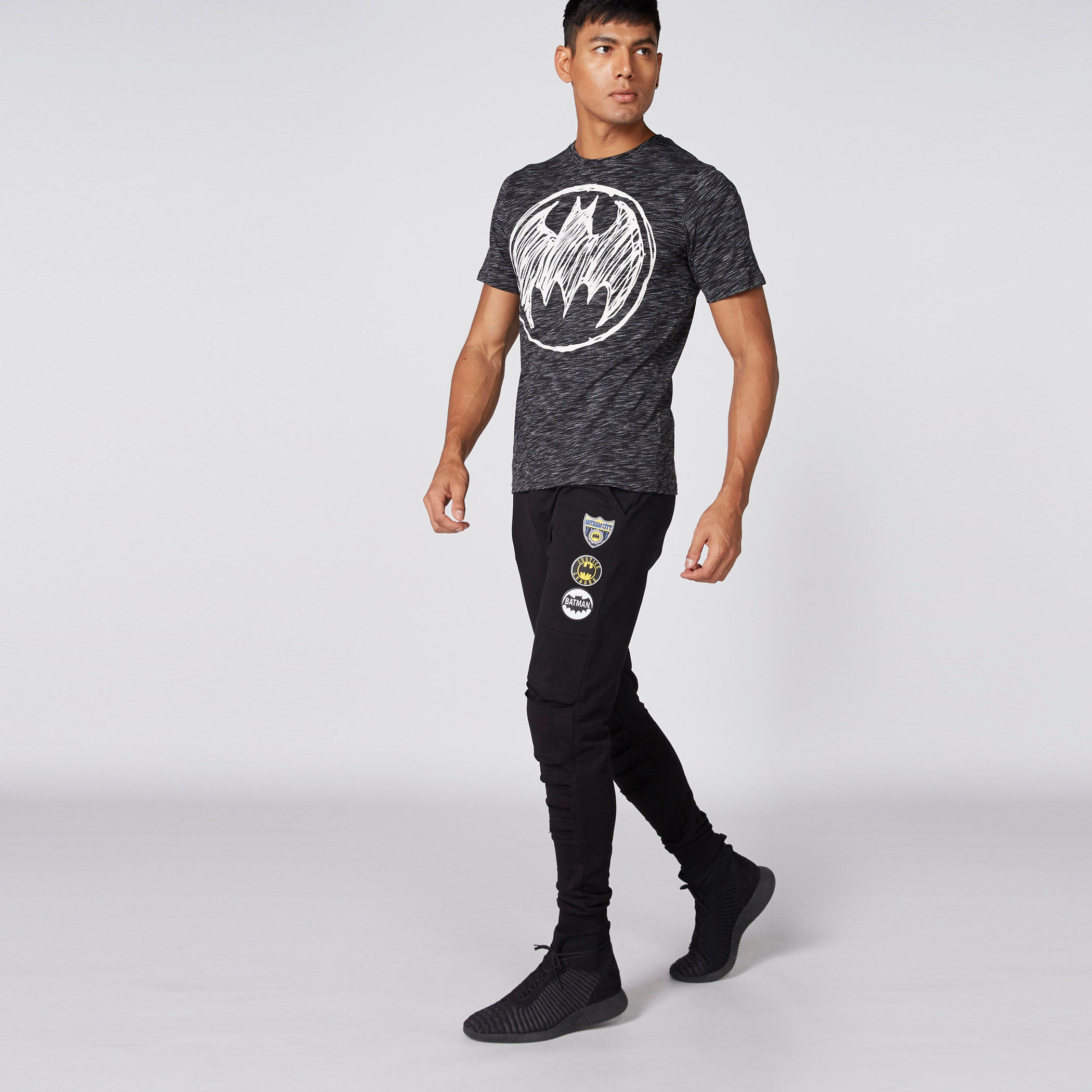 بنطال رياضي طويل بخصر مطاطي بتزيينات باتمان-men-clothing-bottoms-joggers-image-1
