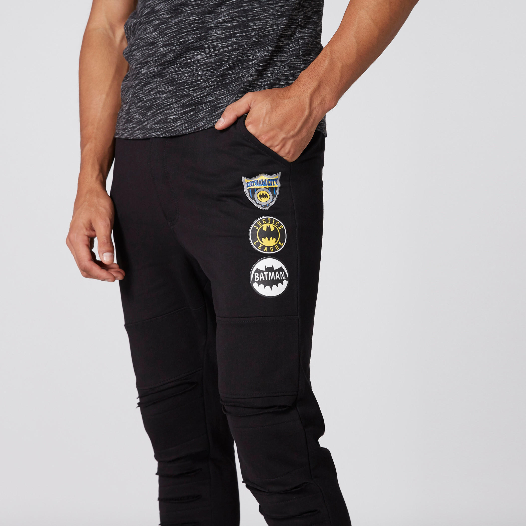 بنطال رياضي طويل بخصر مطاطي بتزيينات باتمان-men-clothing-bottoms-joggers-image-4