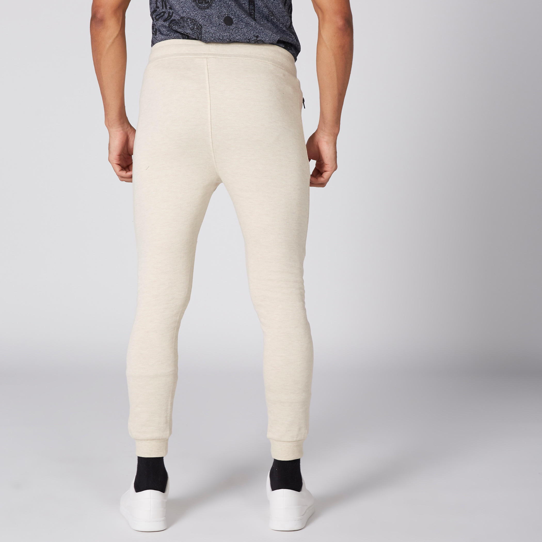 بنطال رياضي بخصر مطّاطي وتطريز ديزني-men-clothing-bottoms-joggers-image-5