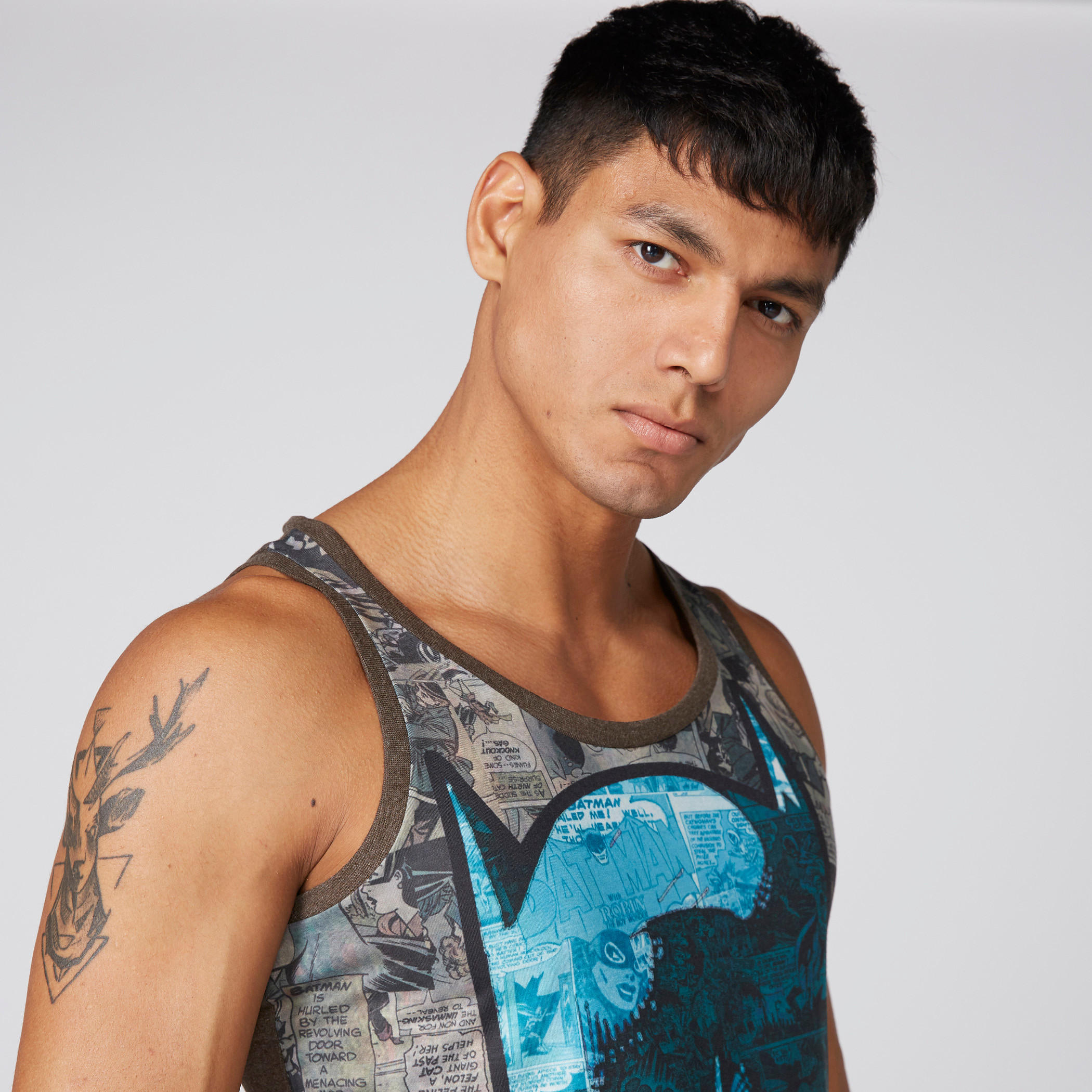 سترة فيست بياقة مستديرة وطبعات باتمان-men-clothing-tshirtsandpolos-vests-image-4