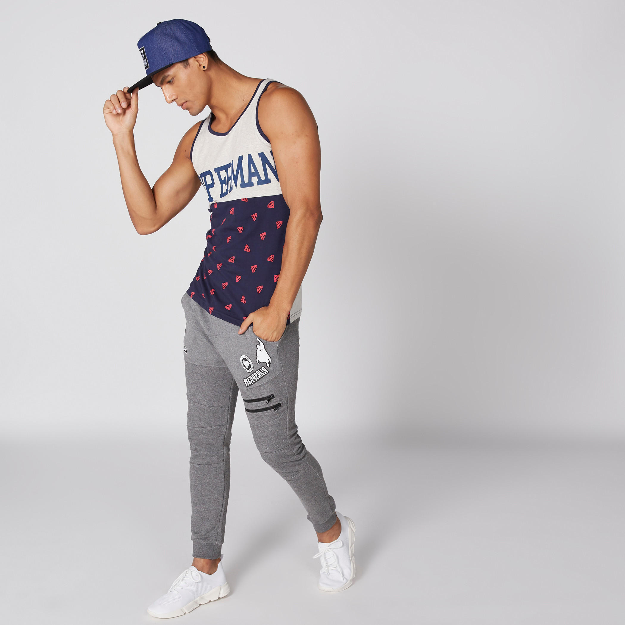 سترة فيست دون أكمام بياقة مستديرة وطبعات سوبرمان-men-clothing-tshirtsandpolos-vests-image-4