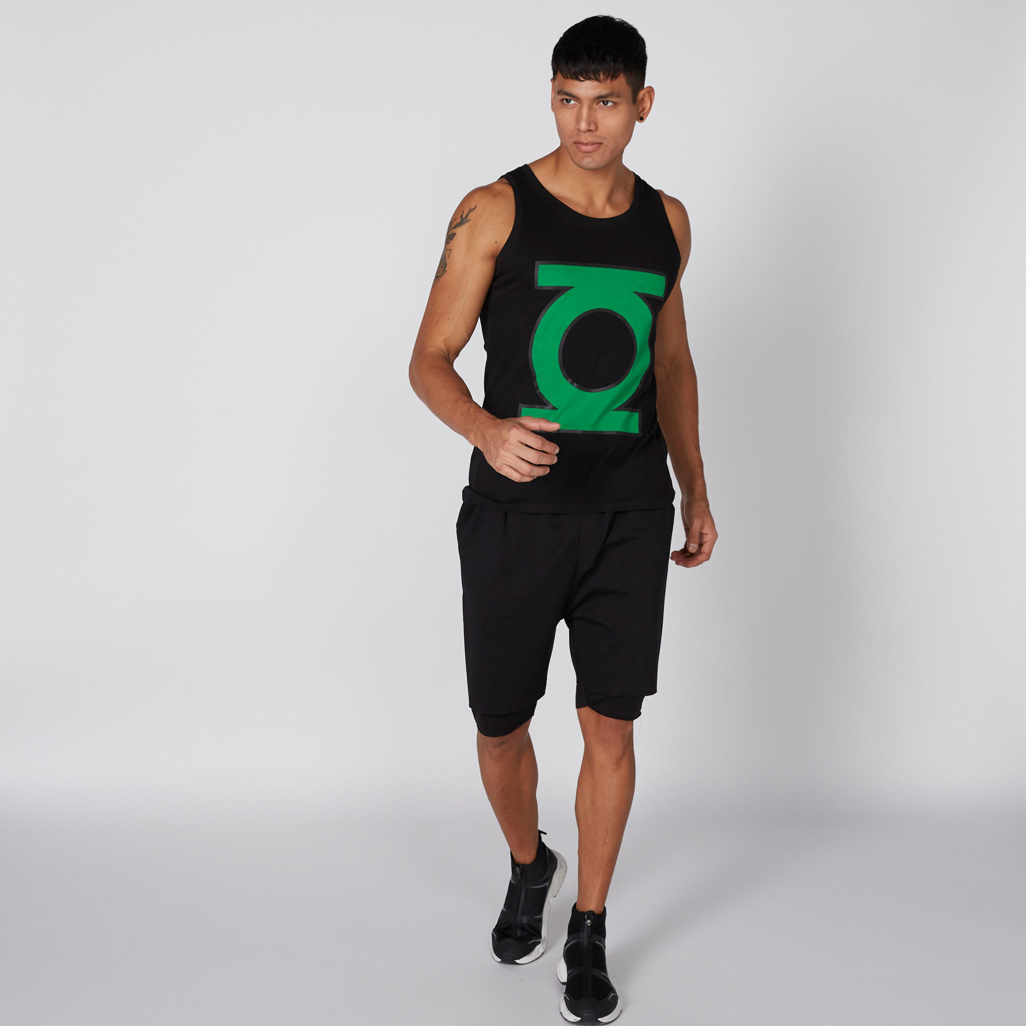 سترة فيست بياقة عميقة وطبعات-men-clothing-tshirtsandpolos-vests-image-4