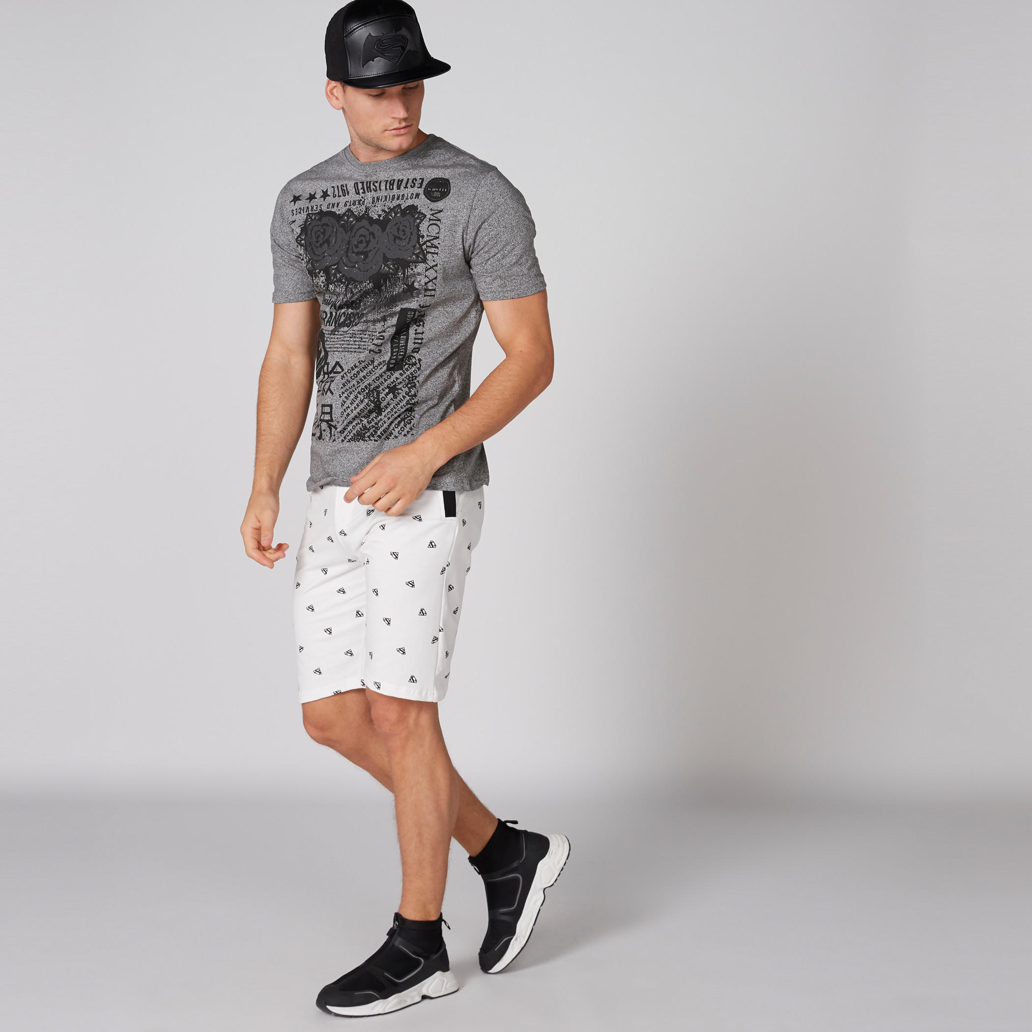 شورت بخصر مطّاطي وجيوب مع طبعات سوبر مان-men-clothing-bottoms-shorts-image-1