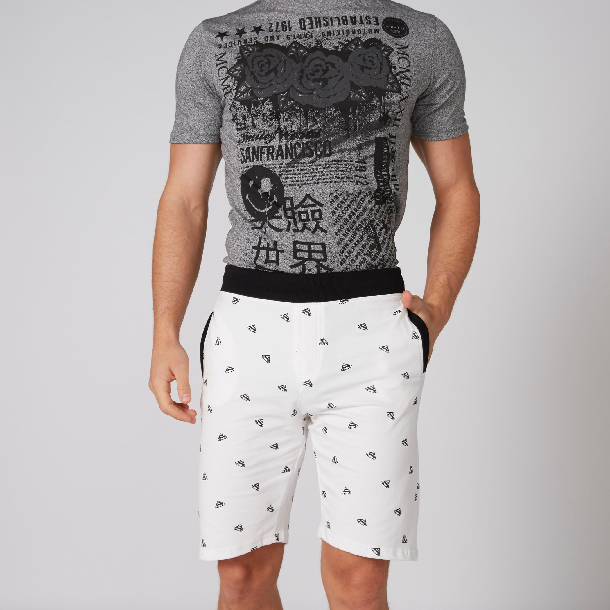 شورت بخصر مطّاطي وجيوب مع طبعات سوبر مان-men-clothing-bottoms-shorts-image-3