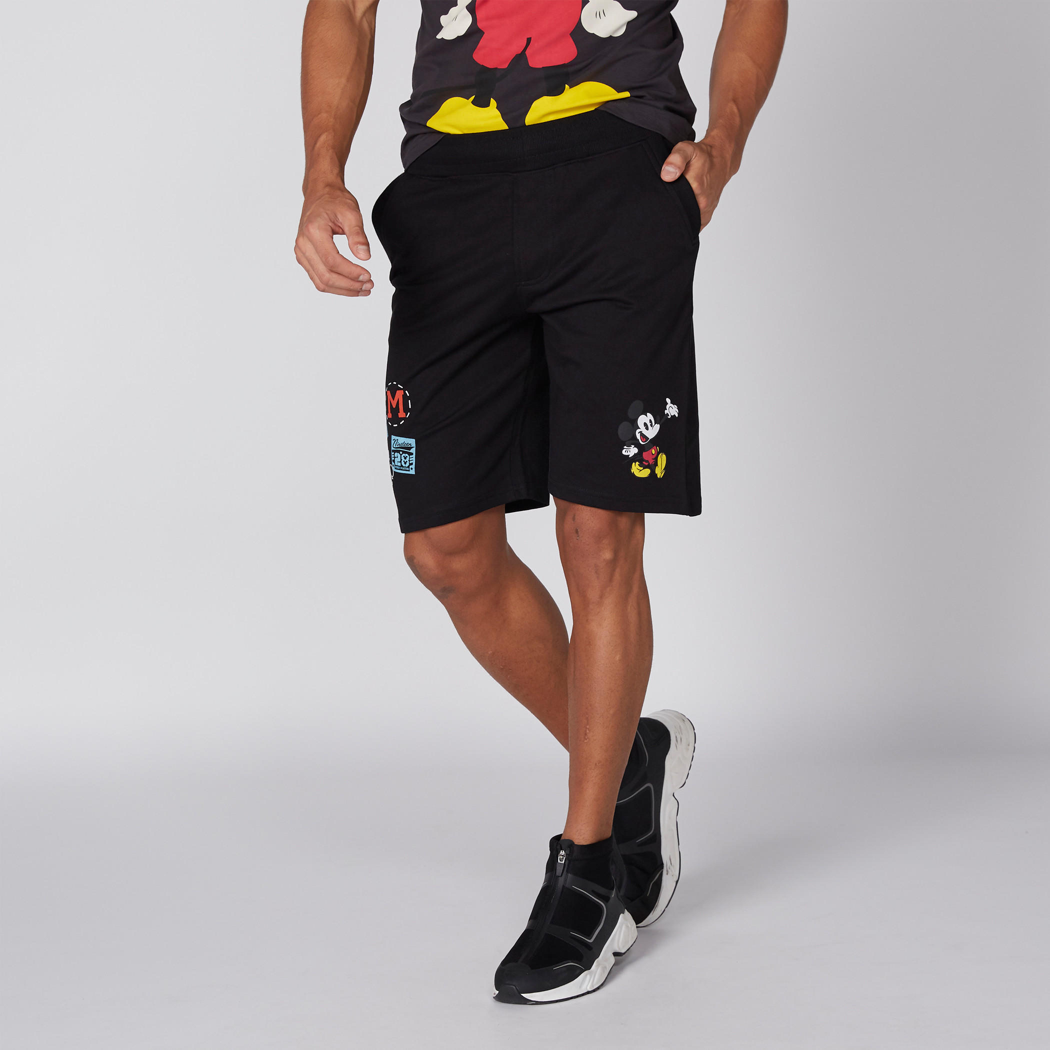شورت بخصر مطّاطي وطبعات ميكي ماوس-men-clothing-bottoms-shorts-image-1