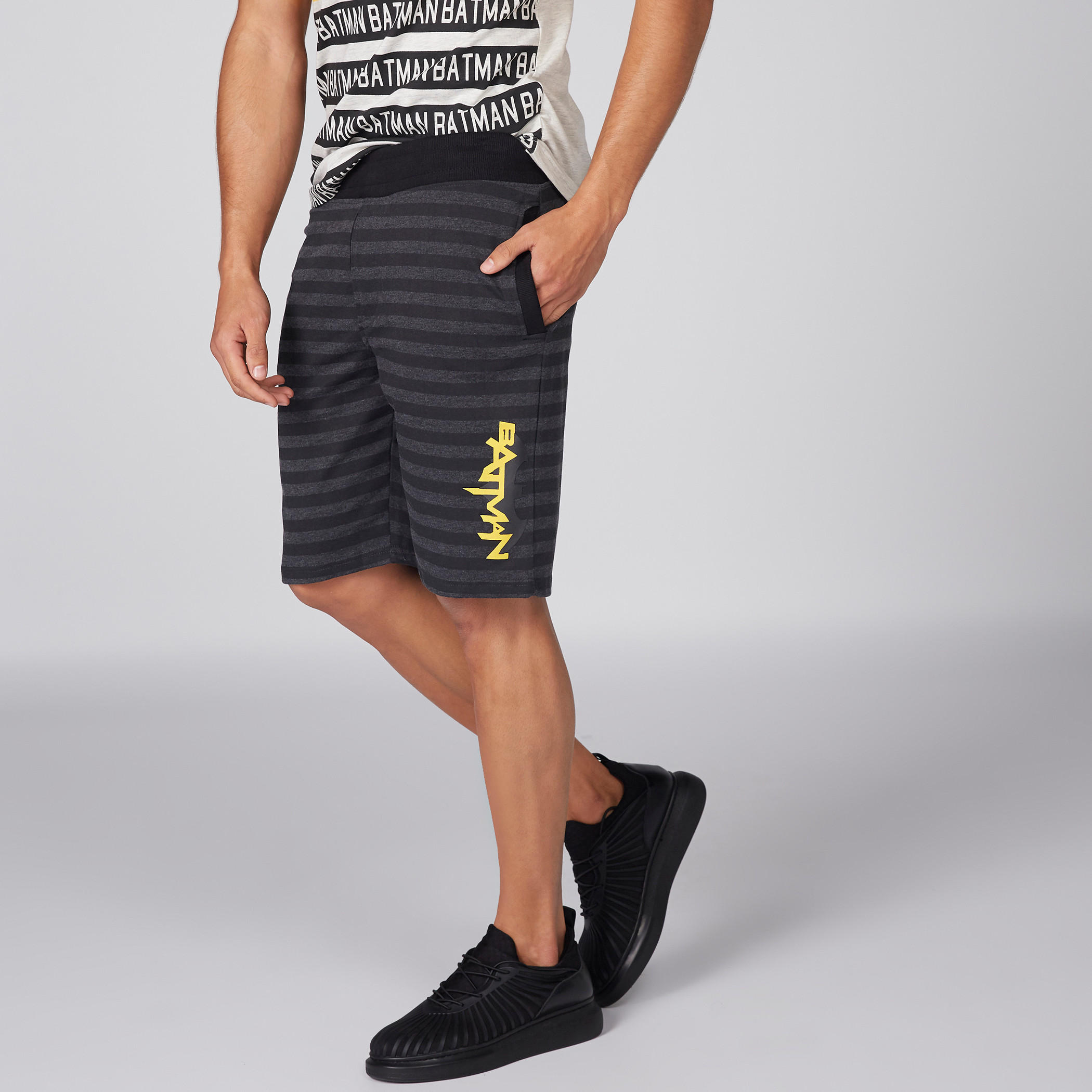 شورت مقلّم بخصر مطاطي-men-clothing-bottoms-shorts-image-3