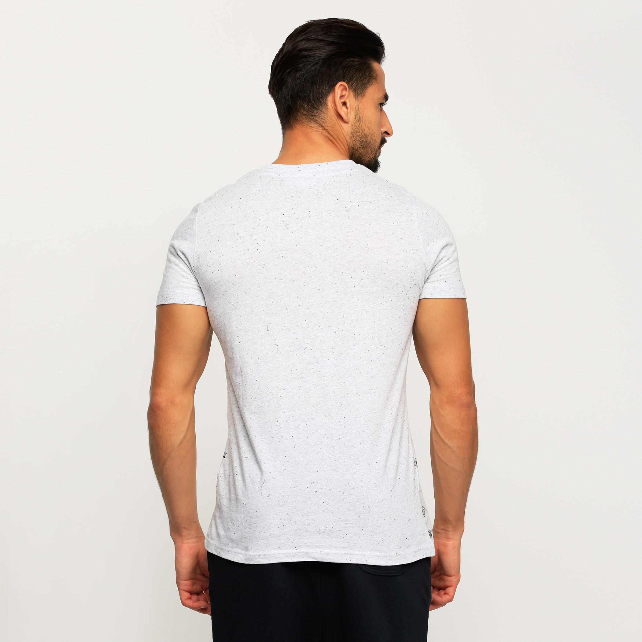 تيشيرت بياقة مستديرة وأكمام قصيرة وطبعات سكوبي دو-men-clothing-tshirtsandpolos-tshirts-image-2