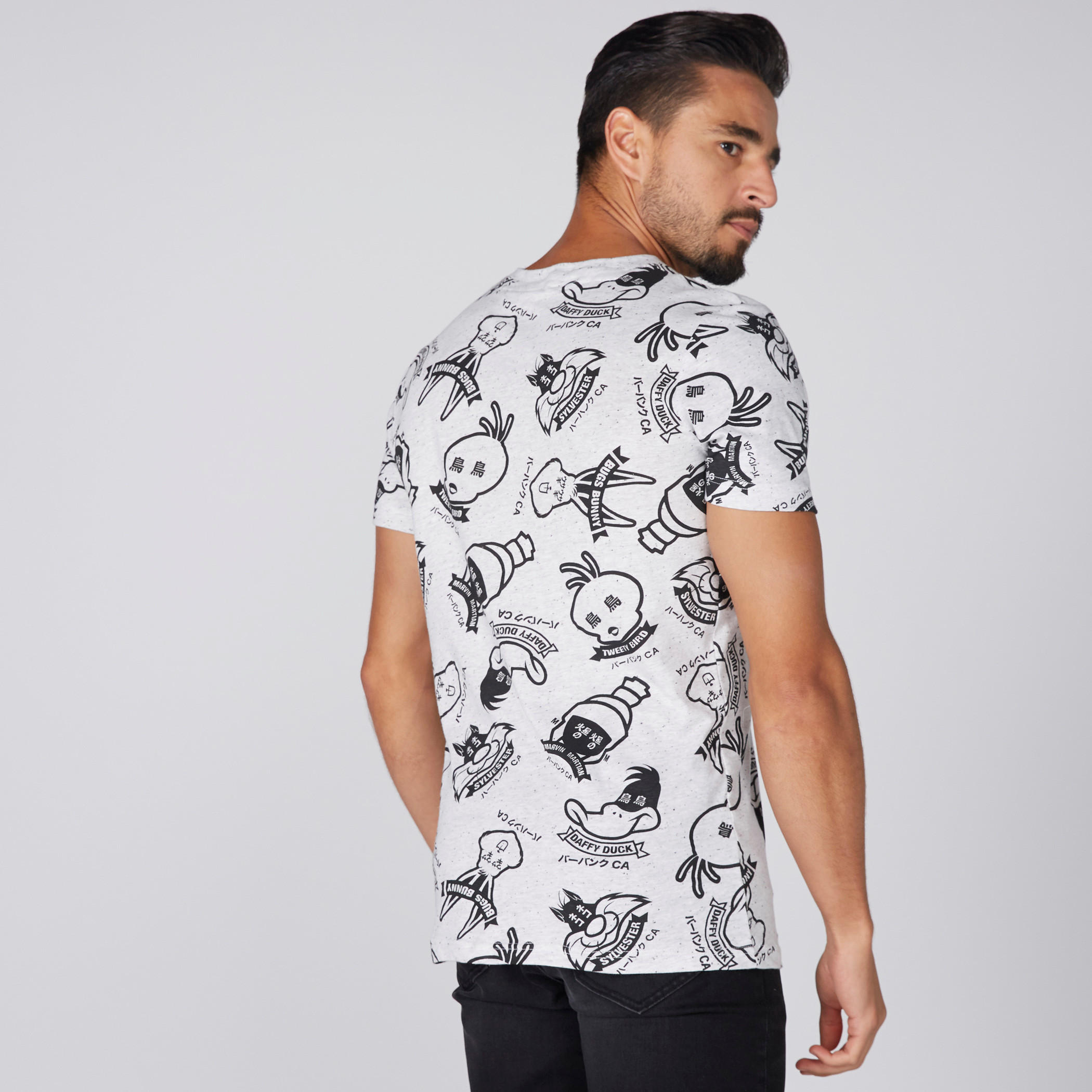 تيشيرت بياقة مستديرة وأكمام قصيرة وطبعات لوني تيونز-men-clothing-tshirtsandpolos-tshirts-image-3