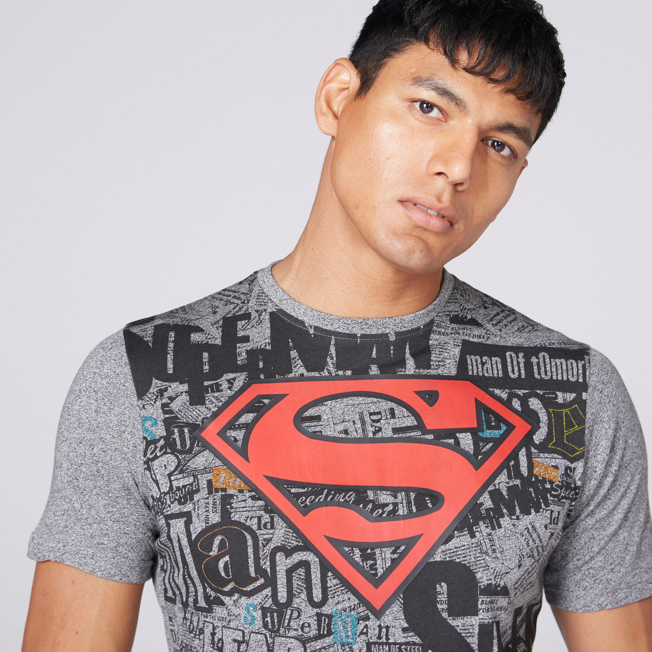 تيشيرت بياقة مستديرة وأكمام قصيرة وطبعات سوبرمان-men-clothing-tshirtsandpolos-tshirts-image-2