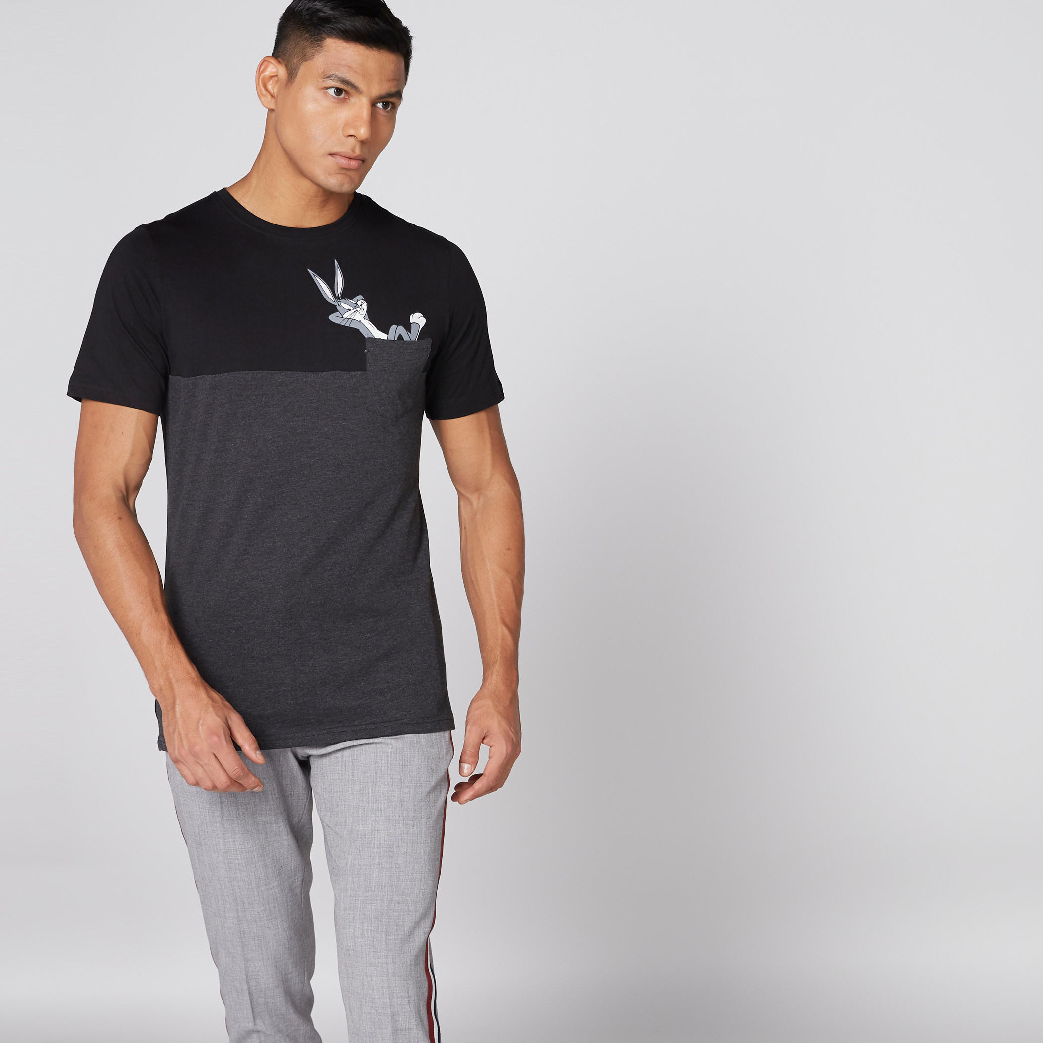 تيشيرت بياقة مستديرة وأكمام قصيرة وطبعات لوني تيونز-men-clothing-tshirtsandpolos-tshirts-image-1