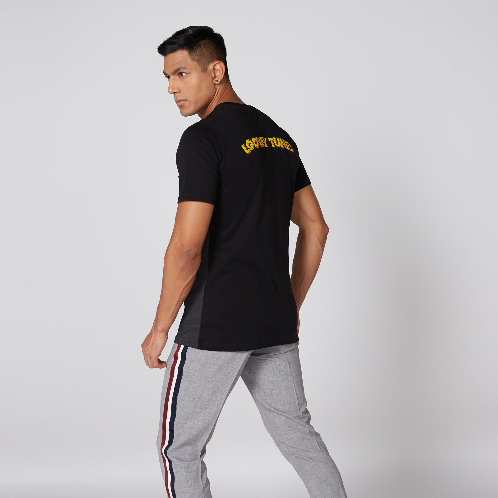 تيشيرت بياقة مستديرة وأكمام قصيرة وطبعات لوني تيونز-men-clothing-tshirtsandpolos-tshirts-image-2