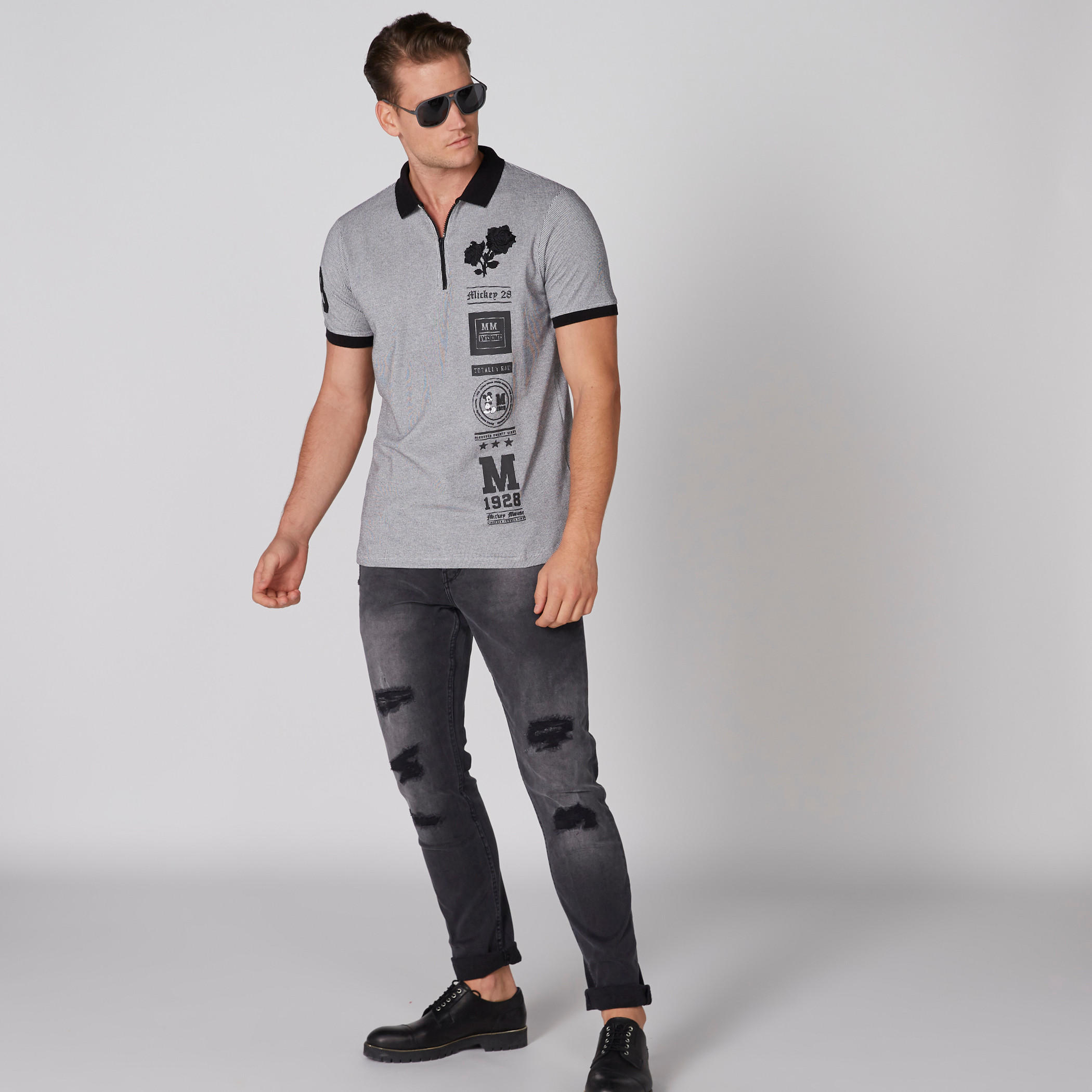 تيشيرت بأكمام قصيرة وياقة بولو وتطريز ميكي ماوس-men-clothing-tshirtsandpolos-polos-image-1