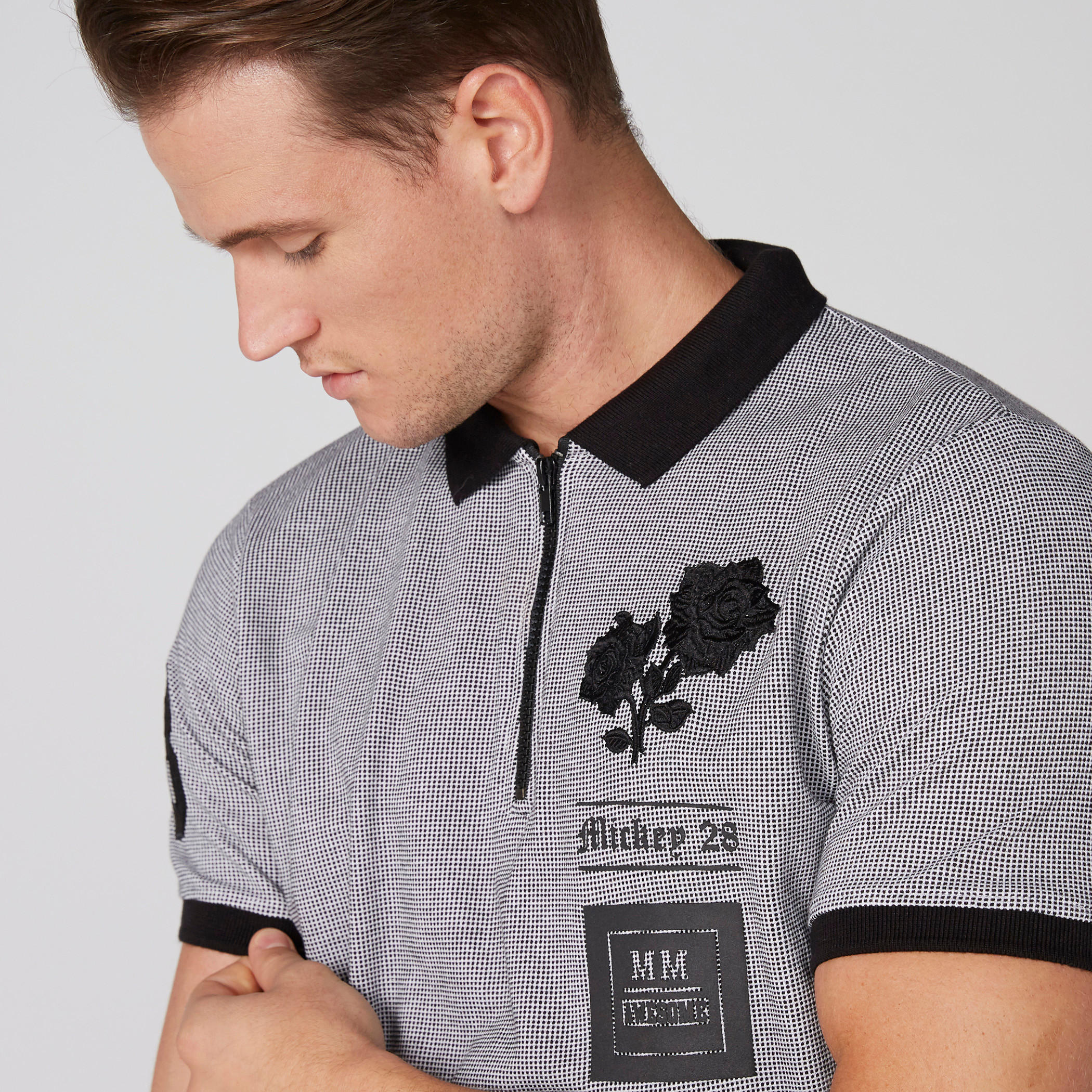 تيشيرت بأكمام قصيرة وياقة بولو وتطريز ميكي ماوس-men-clothing-tshirtsandpolos-polos-image-4