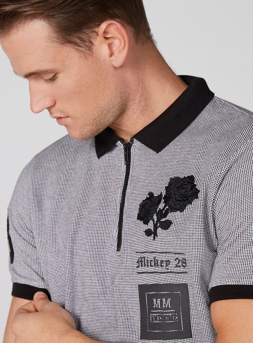 تيشيرت بأكمام قصيرة وياقة بولو وتطريز ميكي ماوس-men-clothing-tshirtsandpolos-polos-image-4