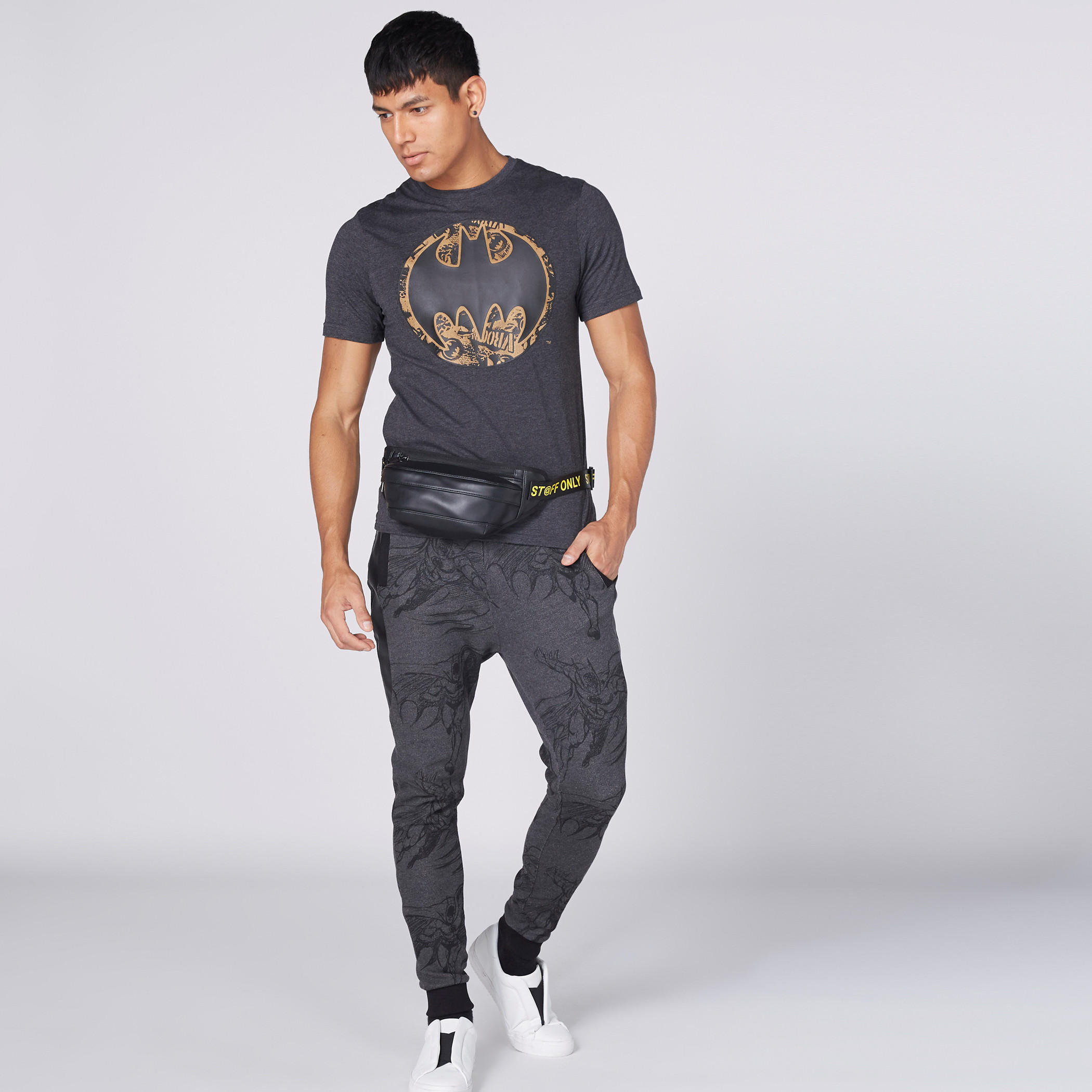 تيشيرت بأكمام قصيرة وياقة مستديرة وطبعات باتمان-men-clothing-tshirtsandpolos-tshirts-image-1