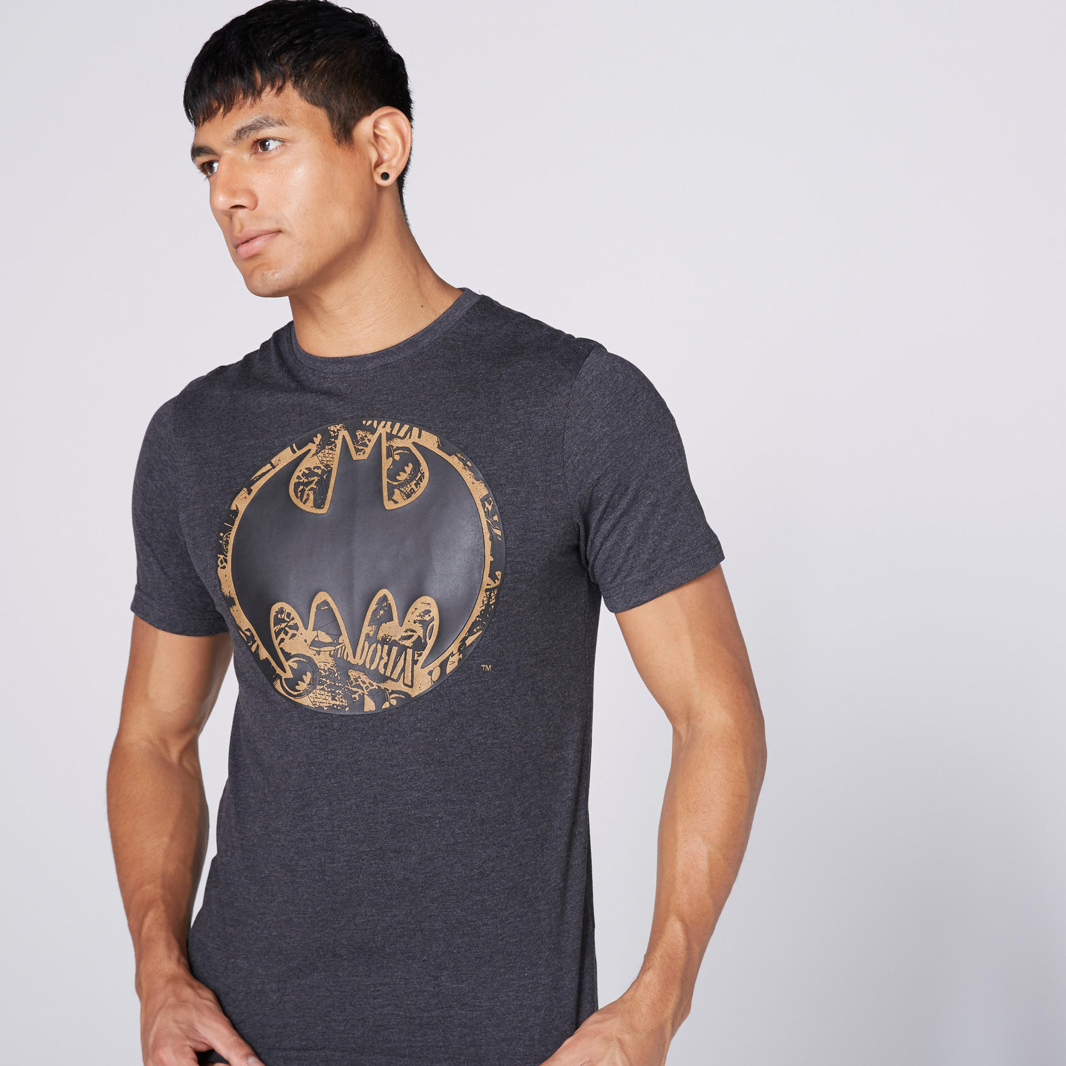 تيشيرت بأكمام قصيرة وياقة مستديرة وطبعات باتمان-men-clothing-tshirtsandpolos-tshirts-image-2