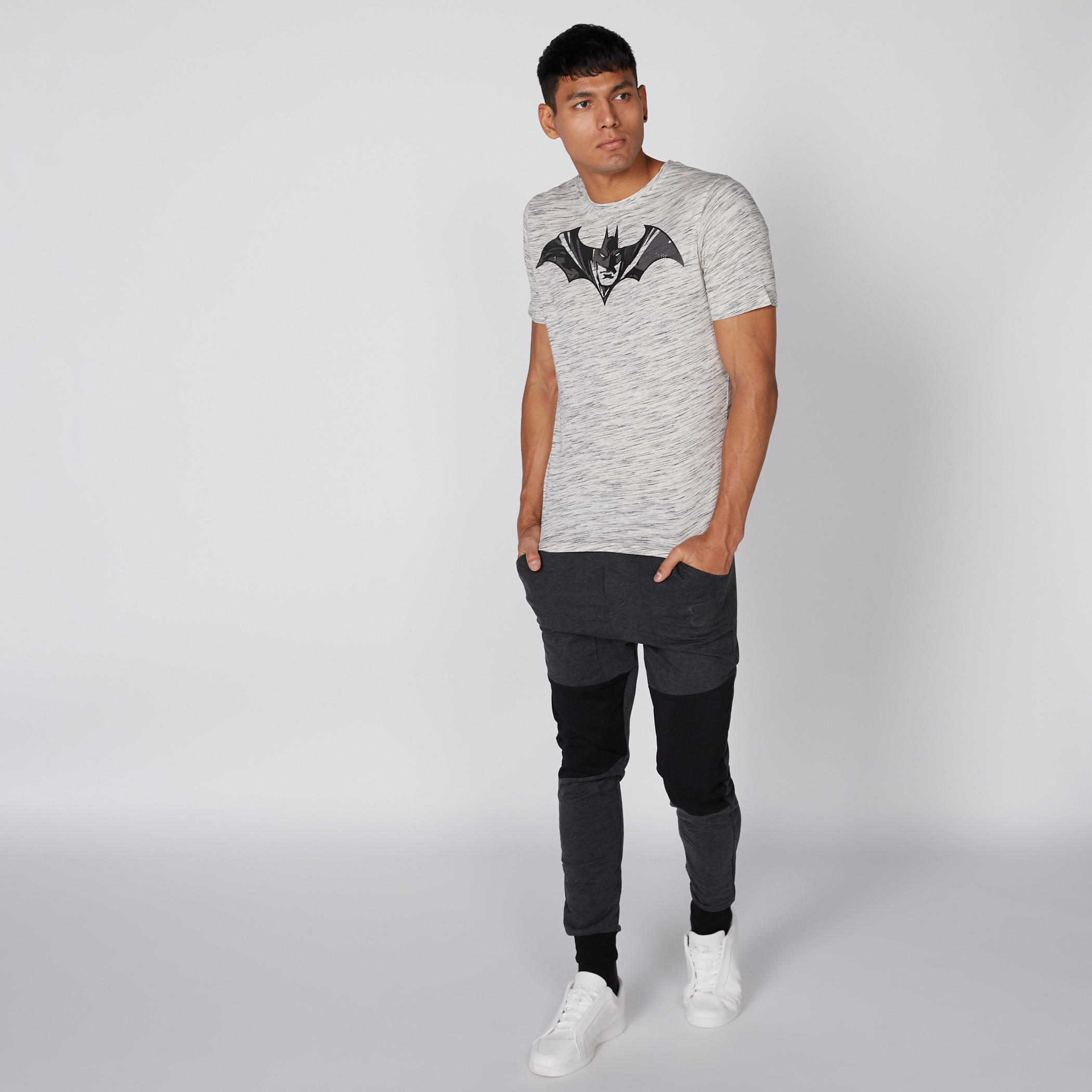 تيشيرت بأكمام قصيرة وياقة مستديرة وطبعات باتمان-men-clothing-tshirtsandpolos-tshirts-image-3