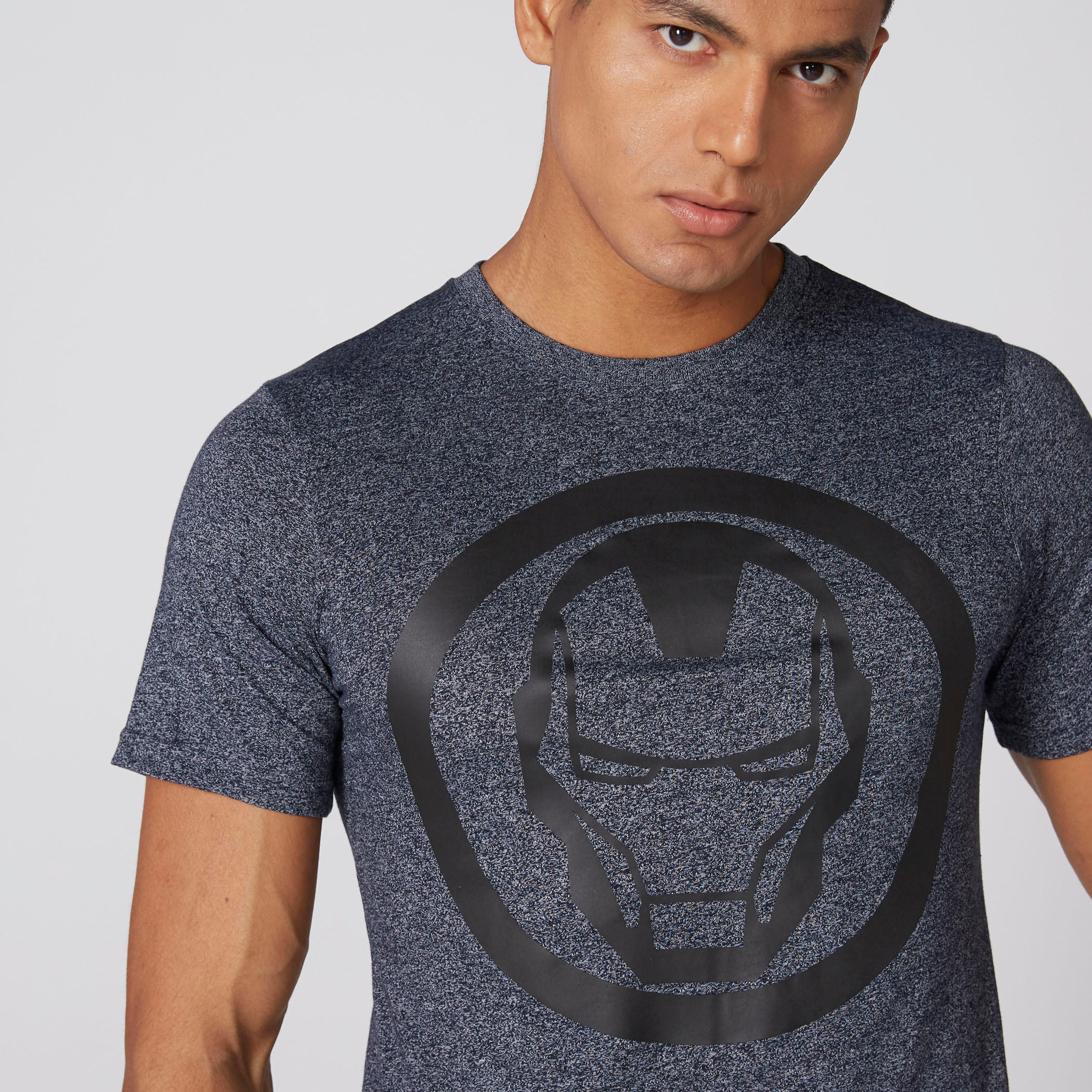 تيشيرت بياقة مستديرة وأكمام قصيرة ونقش آيرون مان-men-clothing-tshirtsandpolos-tshirts-image-3
