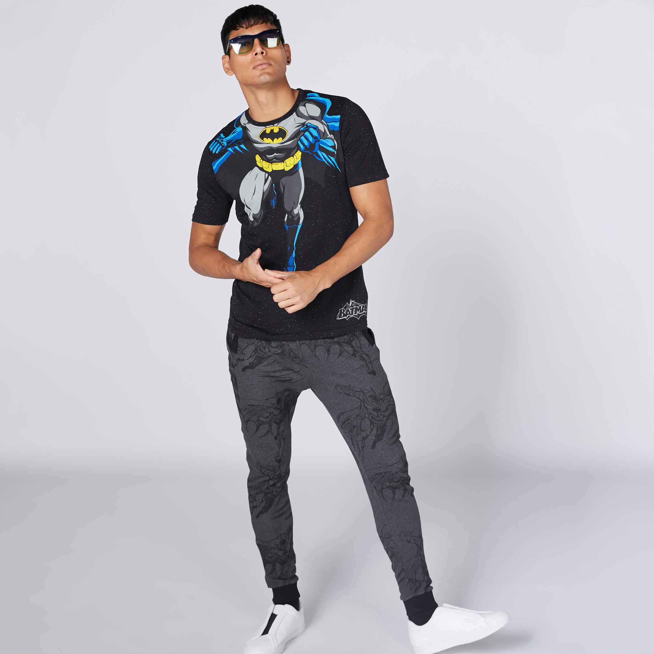 تيشيرت بأكمام قصيرة وياقة مستديرة وطبعات باتمان-men-clothing-tshirtsandpolos-tshirts-image-1
