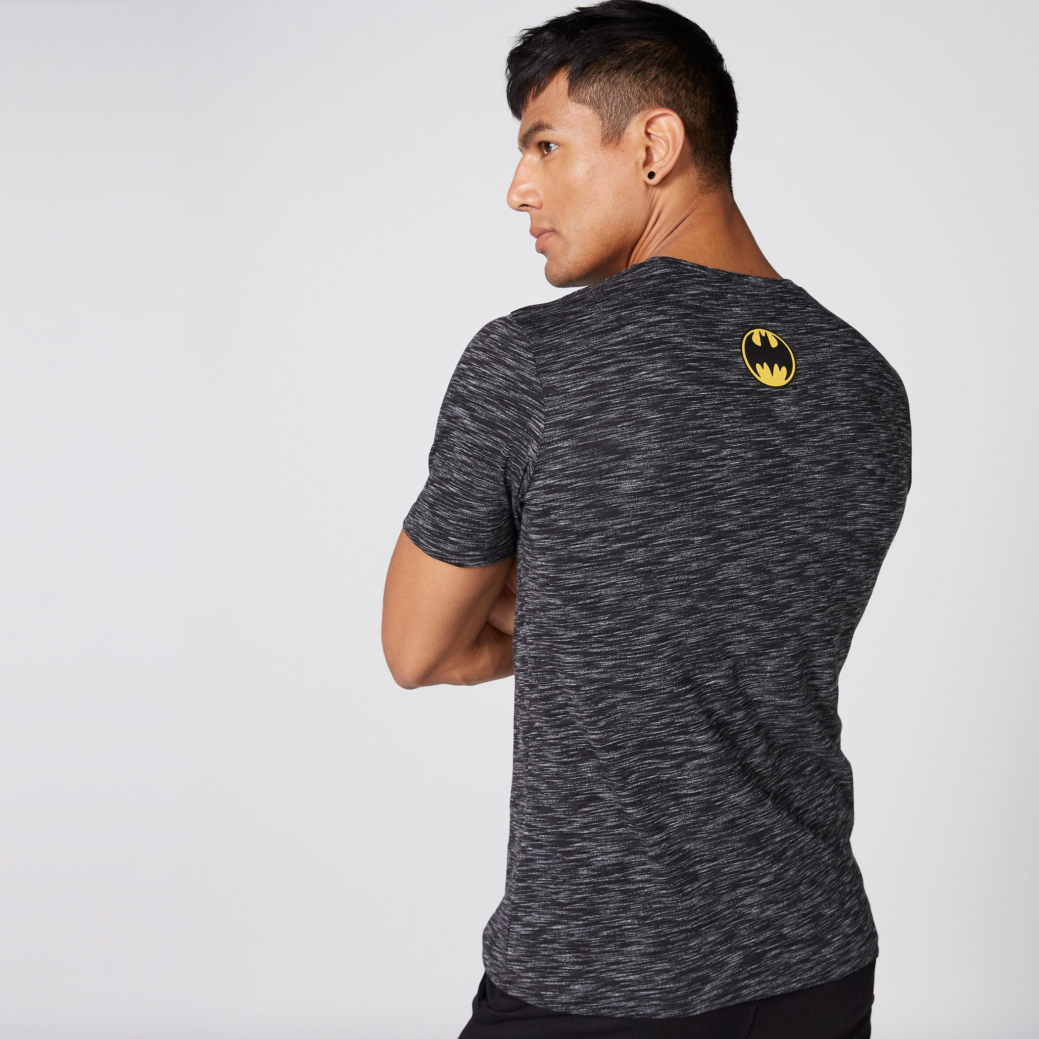 تيشيرت بياقة مستديرة وأكمام قصيرة وطبعات-men-clothing-tshirtsandpolos-tshirts-image-2