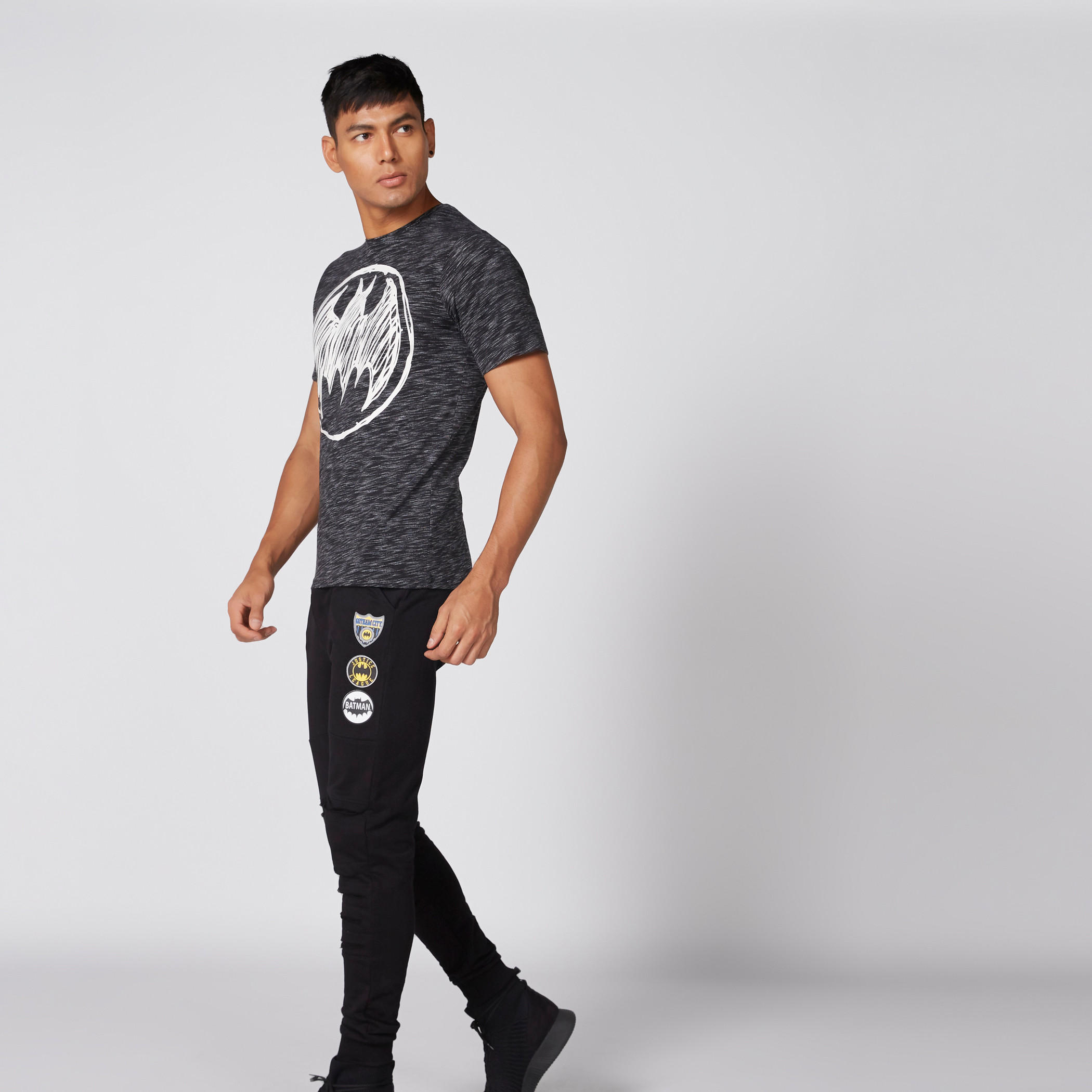 تيشيرت بياقة مستديرة وأكمام قصيرة وطبعات-men-clothing-tshirtsandpolos-tshirts-image-3