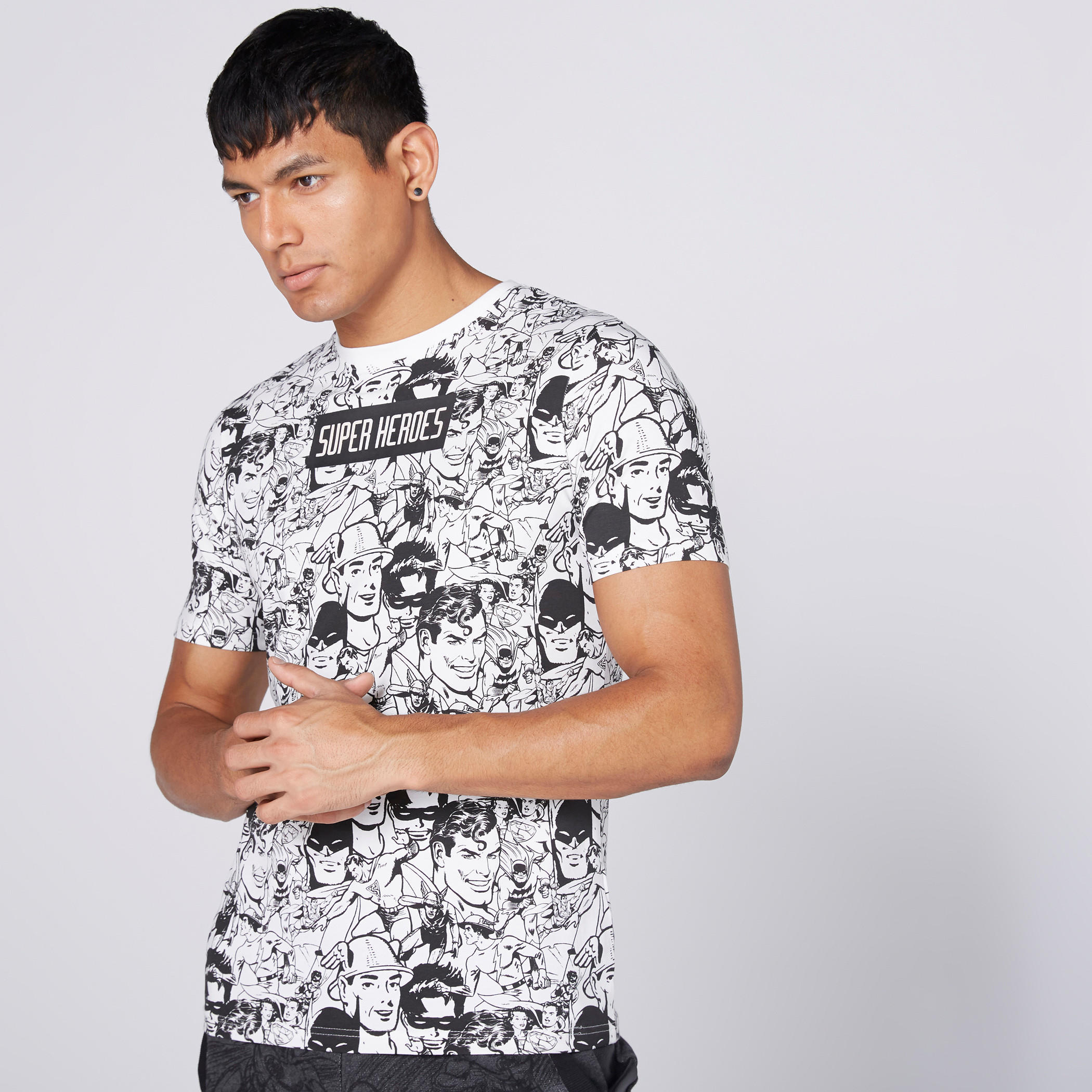 تيشيرت بياقة مستديرة وأكمام قصيرة وطبعات سوبر هيروز-men-clothing-tshirtsandpolos-tshirts-image-1