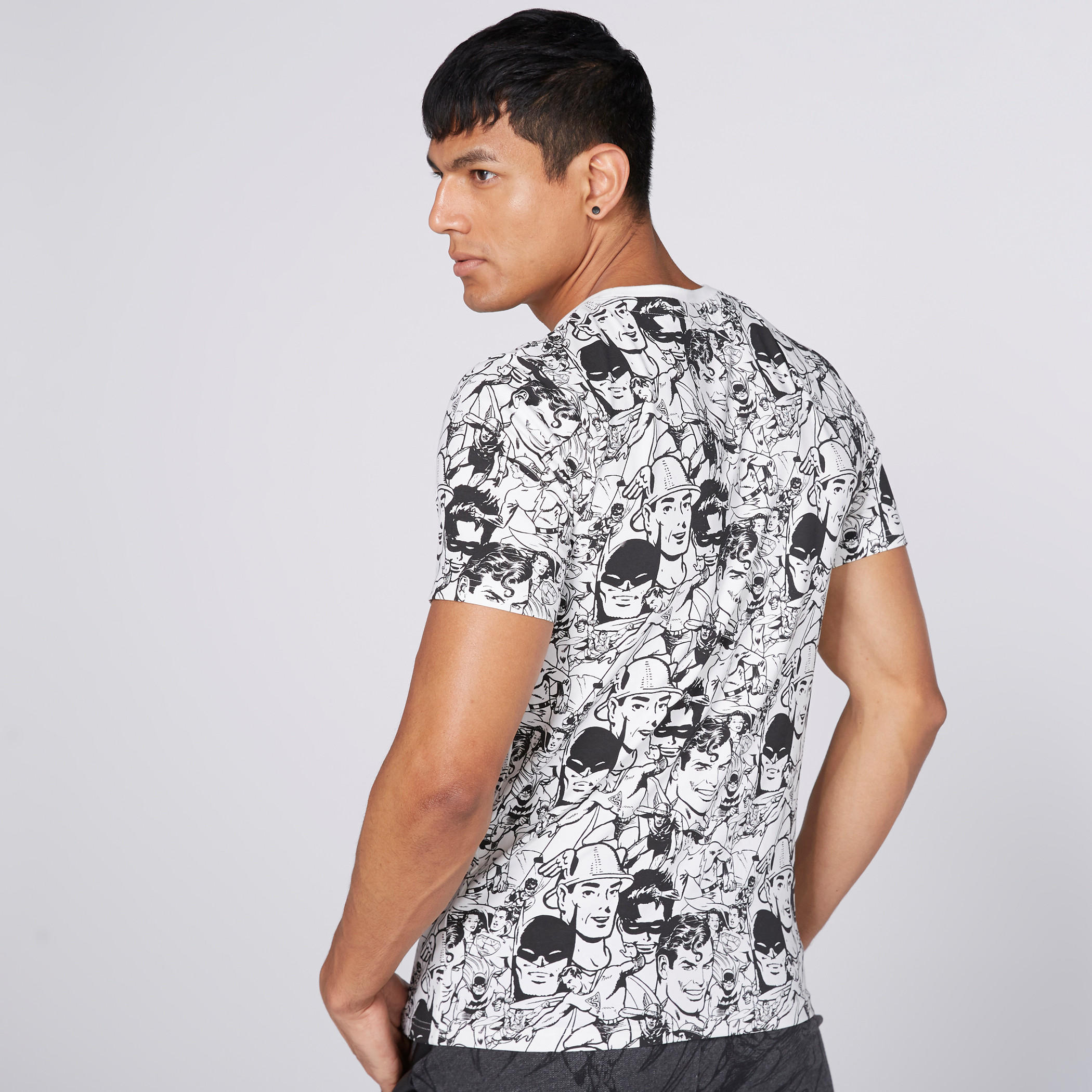تيشيرت بياقة مستديرة وأكمام قصيرة وطبعات سوبر هيروز-men-clothing-tshirtsandpolos-tshirts-image-3