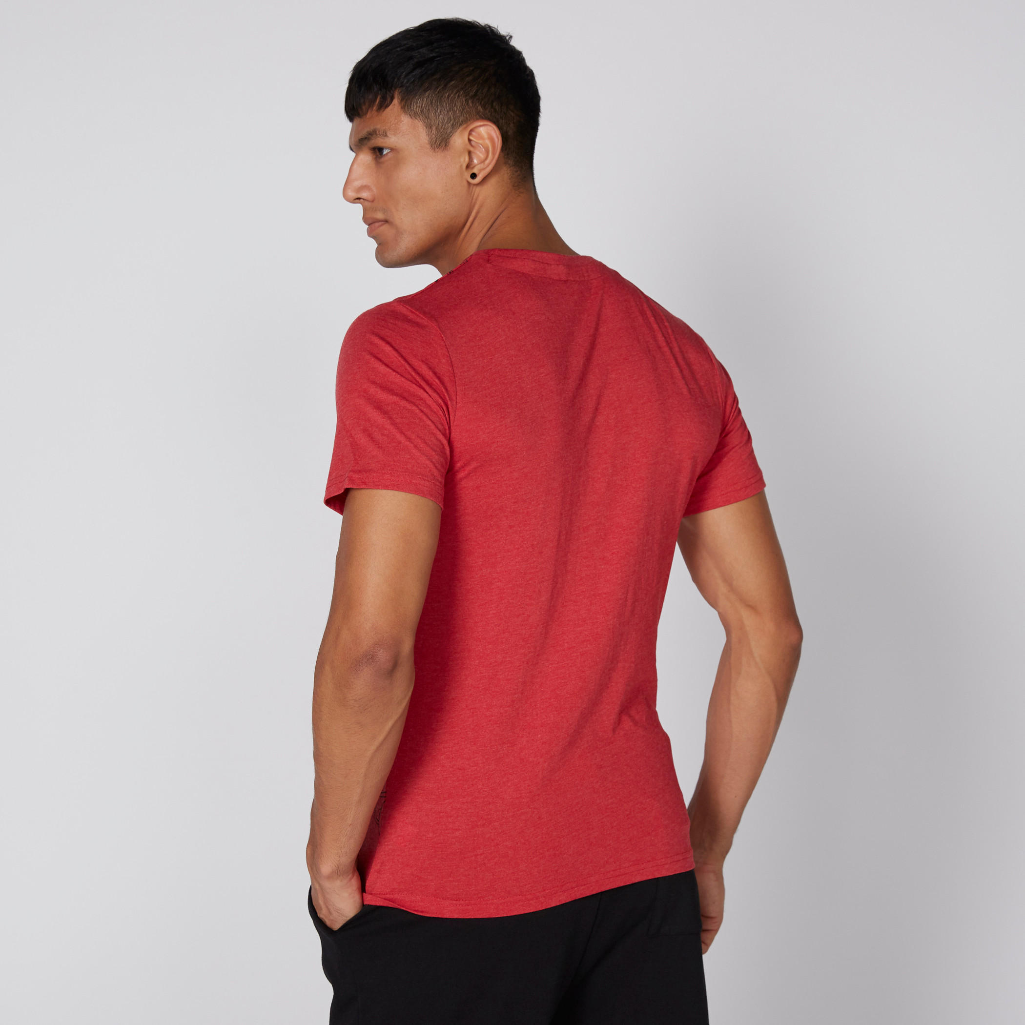 تيشيرت بياقة ضيّقة وأكمام قصيرة وطبعات ميكي ماوس-men-clothing-tshirtsandpolos-tshirts-image-2