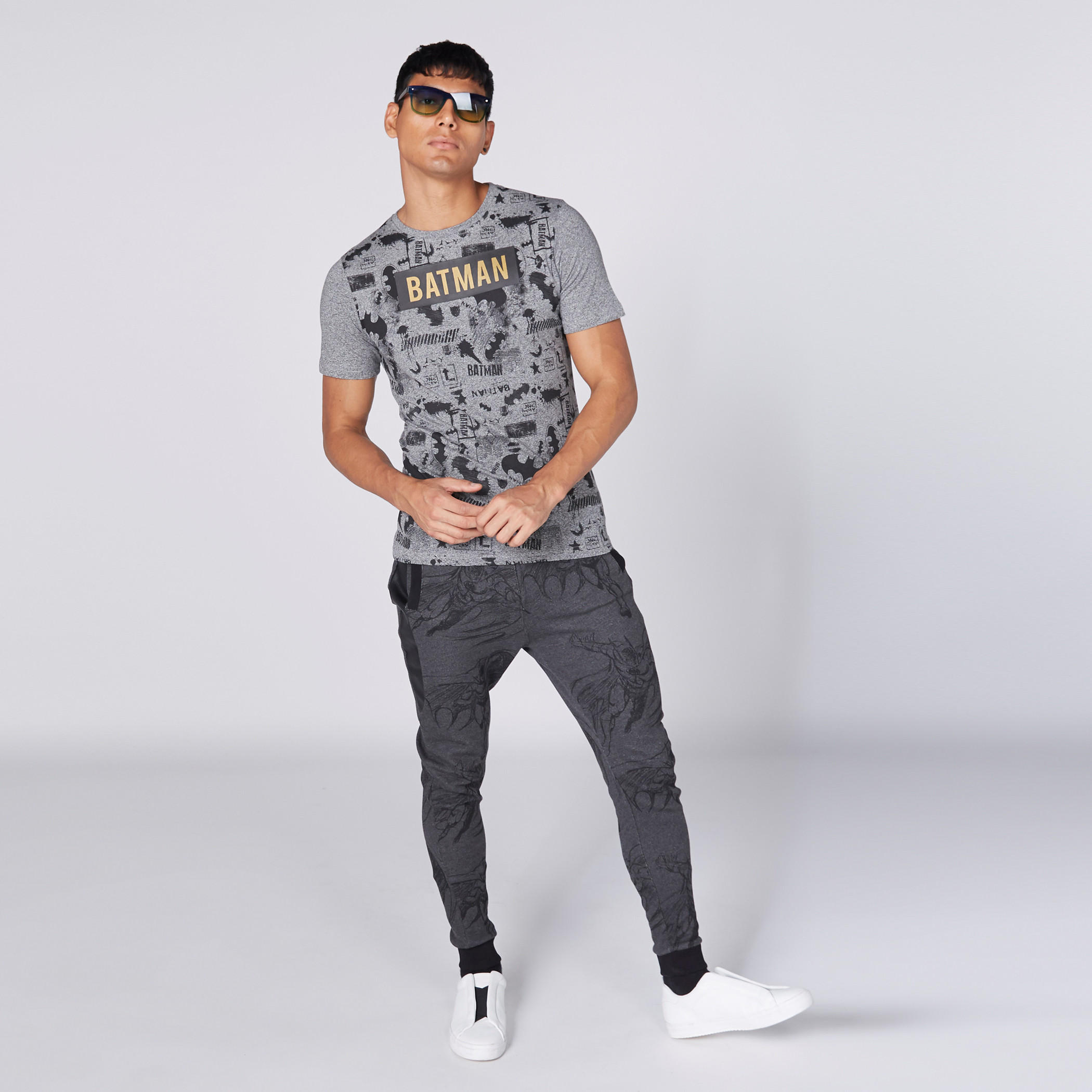تيشيرت بأكمام قصيرة وياقة مستديرة وطبعات باتمان-men-clothing-tshirtsandpolos-tshirts-image-1