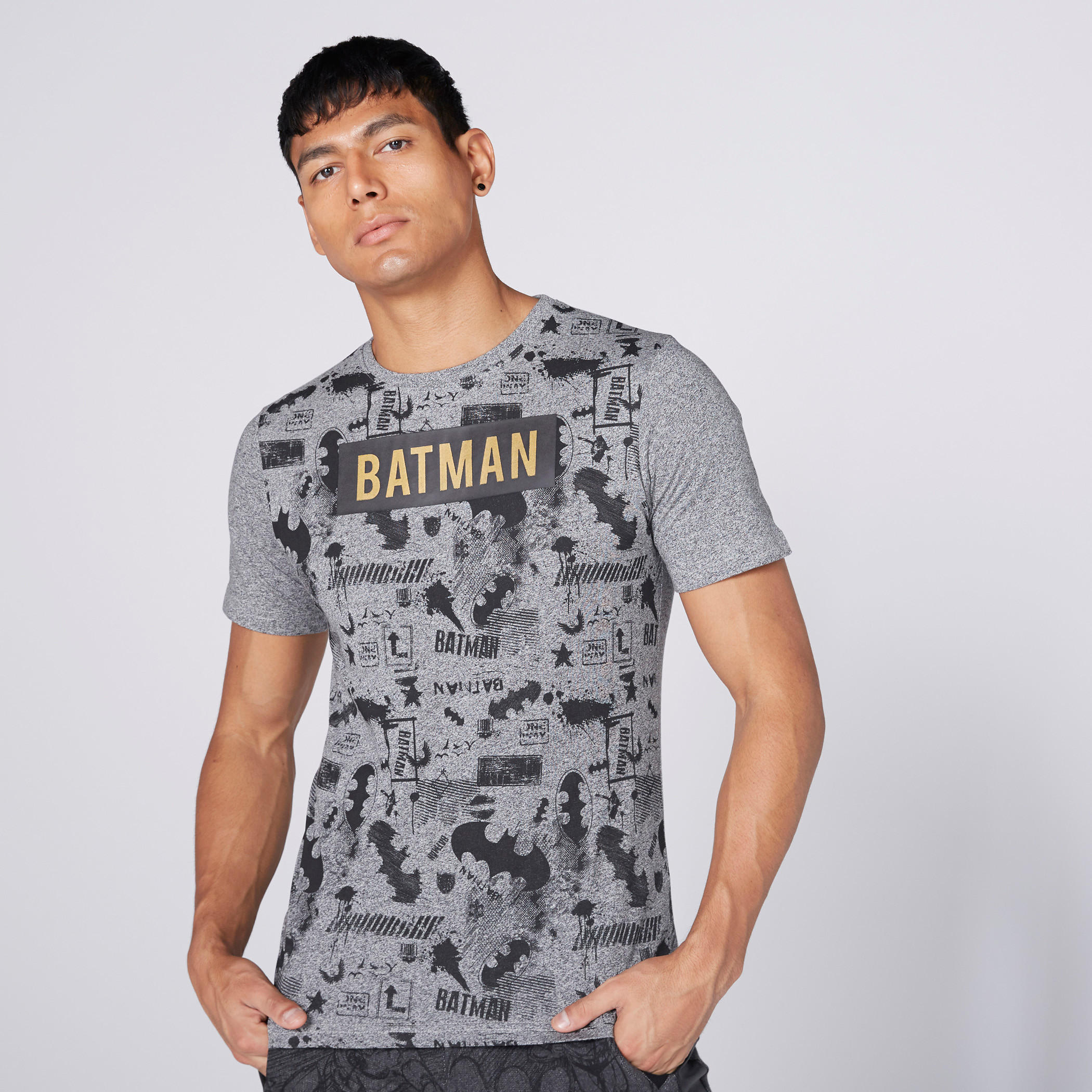 تيشيرت بأكمام قصيرة وياقة مستديرة وطبعات باتمان-men-clothing-tshirtsandpolos-tshirts-image-2