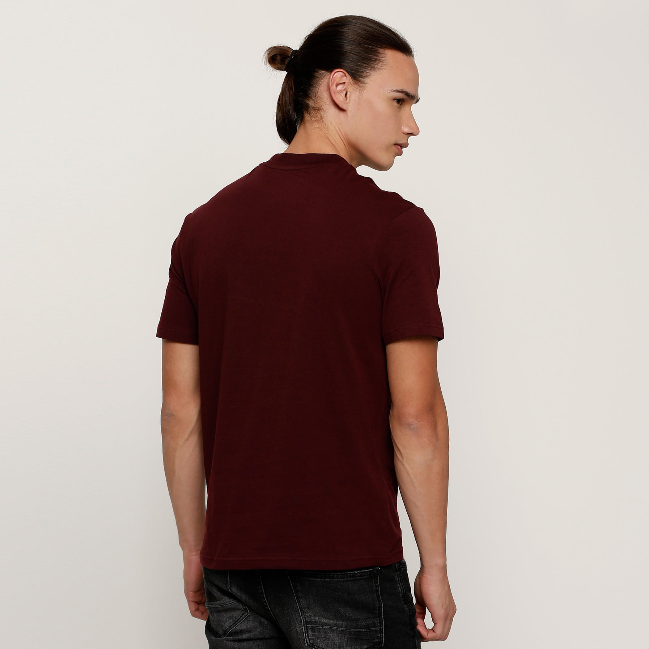 تيشيرت رجالي بياقة مستديرة وأكمام قصيرة مع طبعات تشي جيفارا من أوفيشيال سيدني مورر -men-clothing-tshirtsandpolos-tshirts-image-2