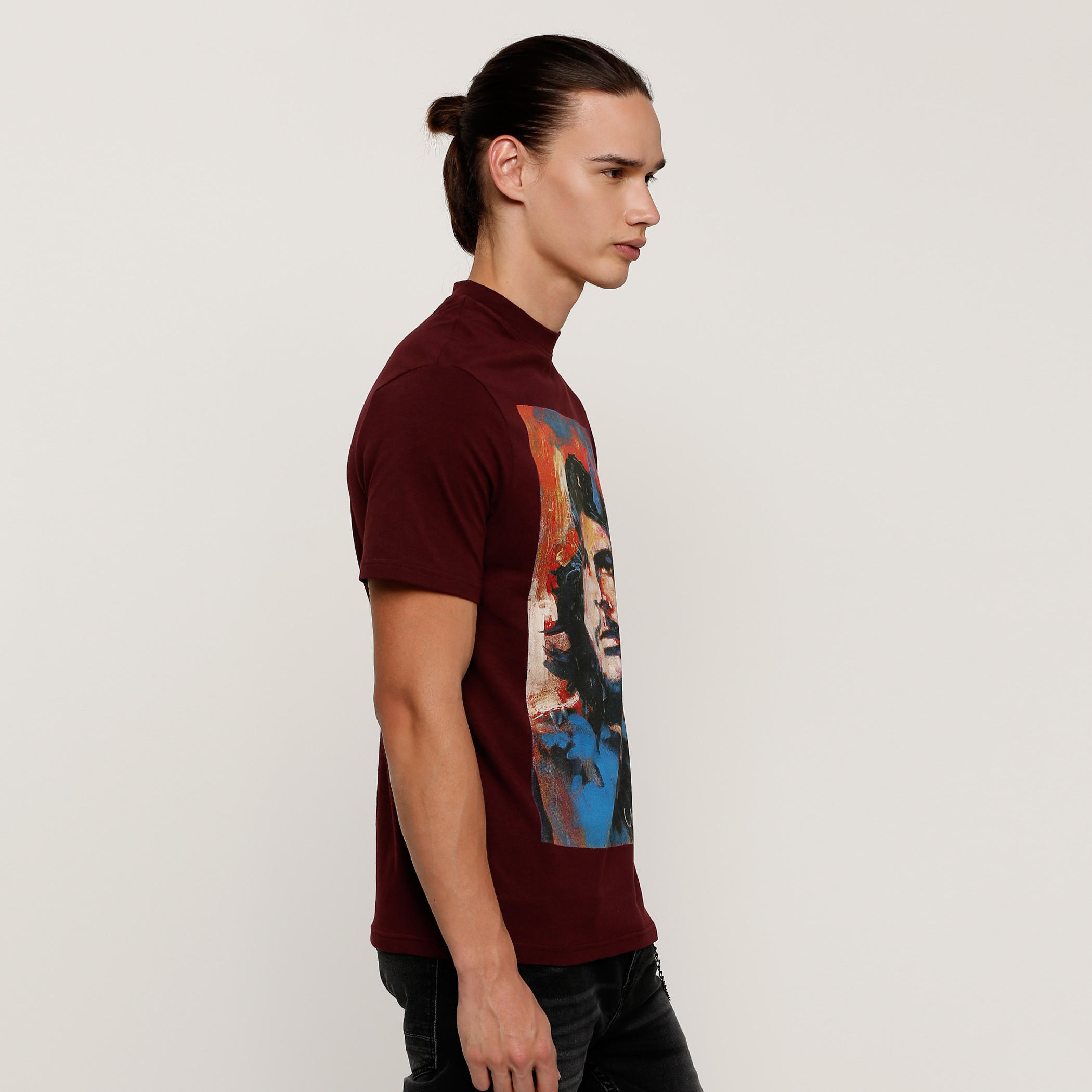 تيشيرت رجالي بياقة مستديرة وأكمام قصيرة مع طبعات تشي جيفارا من أوفيشيال سيدني مورر -men-clothing-tshirtsandpolos-tshirts-image-3