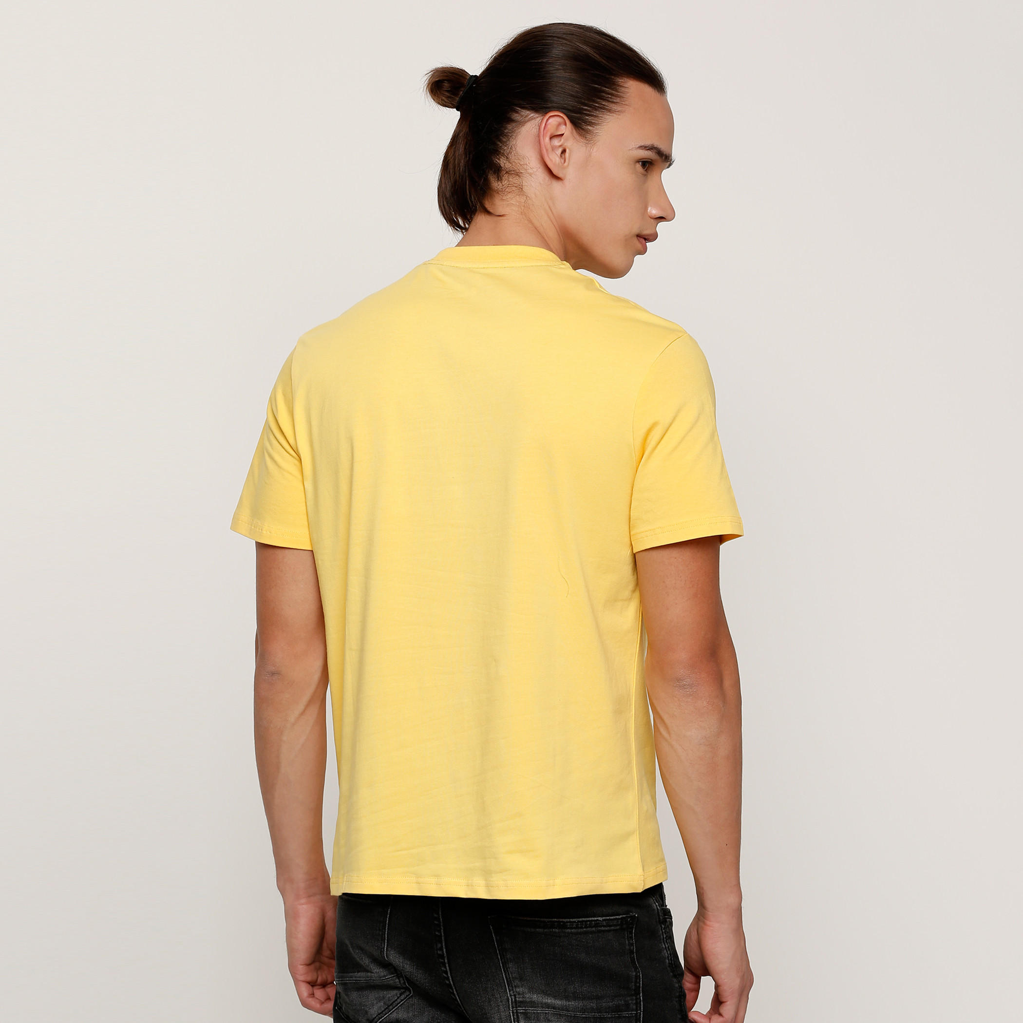 تيشيرت رجالي بياقة مستديرة وأكمام قصيرة مع طبعات ويز خليفة من أوفيشيال سيدني مورر -men-clothing-tshirtsandpolos-tshirts-image-2
