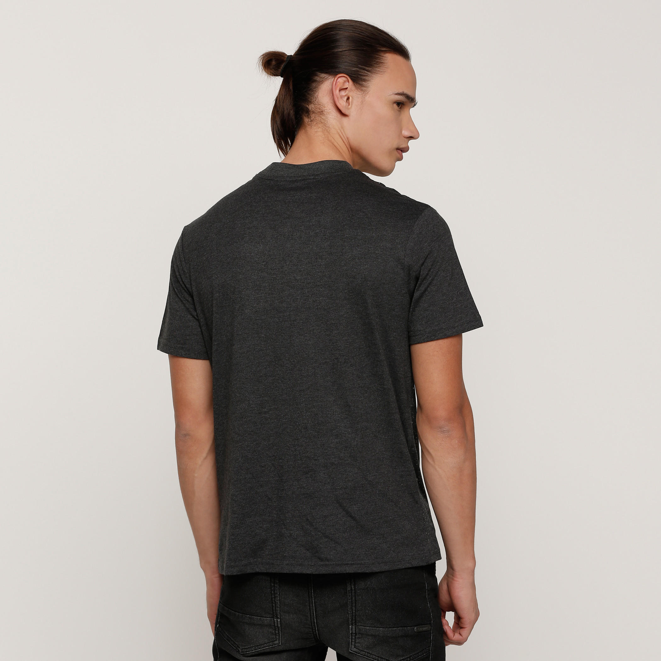 تيشيرت رجالي بياقة مستديرة وأكمام قصيرة مع طبعات جاستين بيبر من أوفيشيال سيدني مورر -men-clothing-tshirtsandpolos-tshirts-image-2